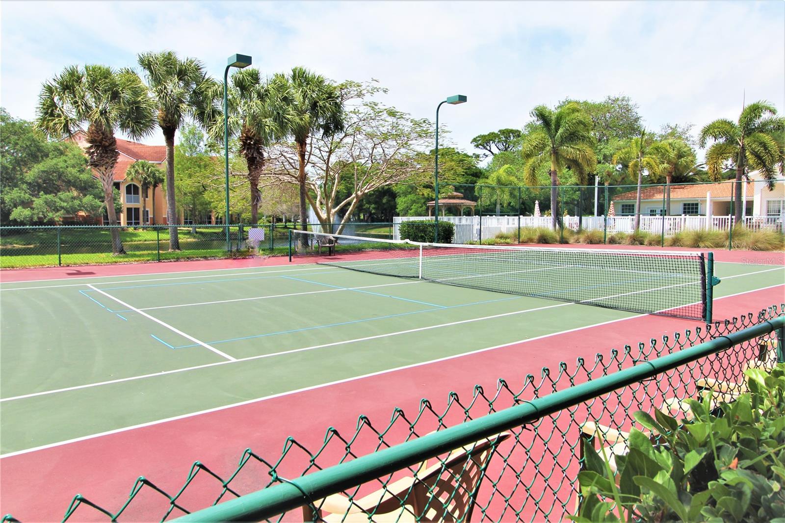 PLAZA DE FLORES - Residential Lease