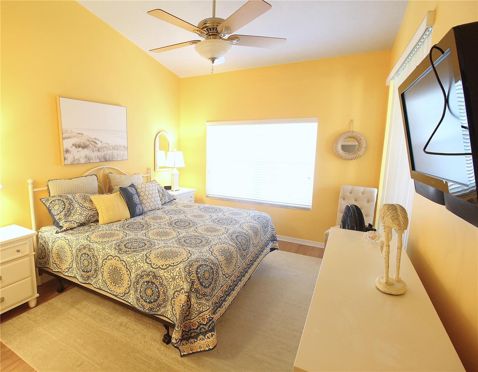 PLAZA DE FLORES - Residential Lease