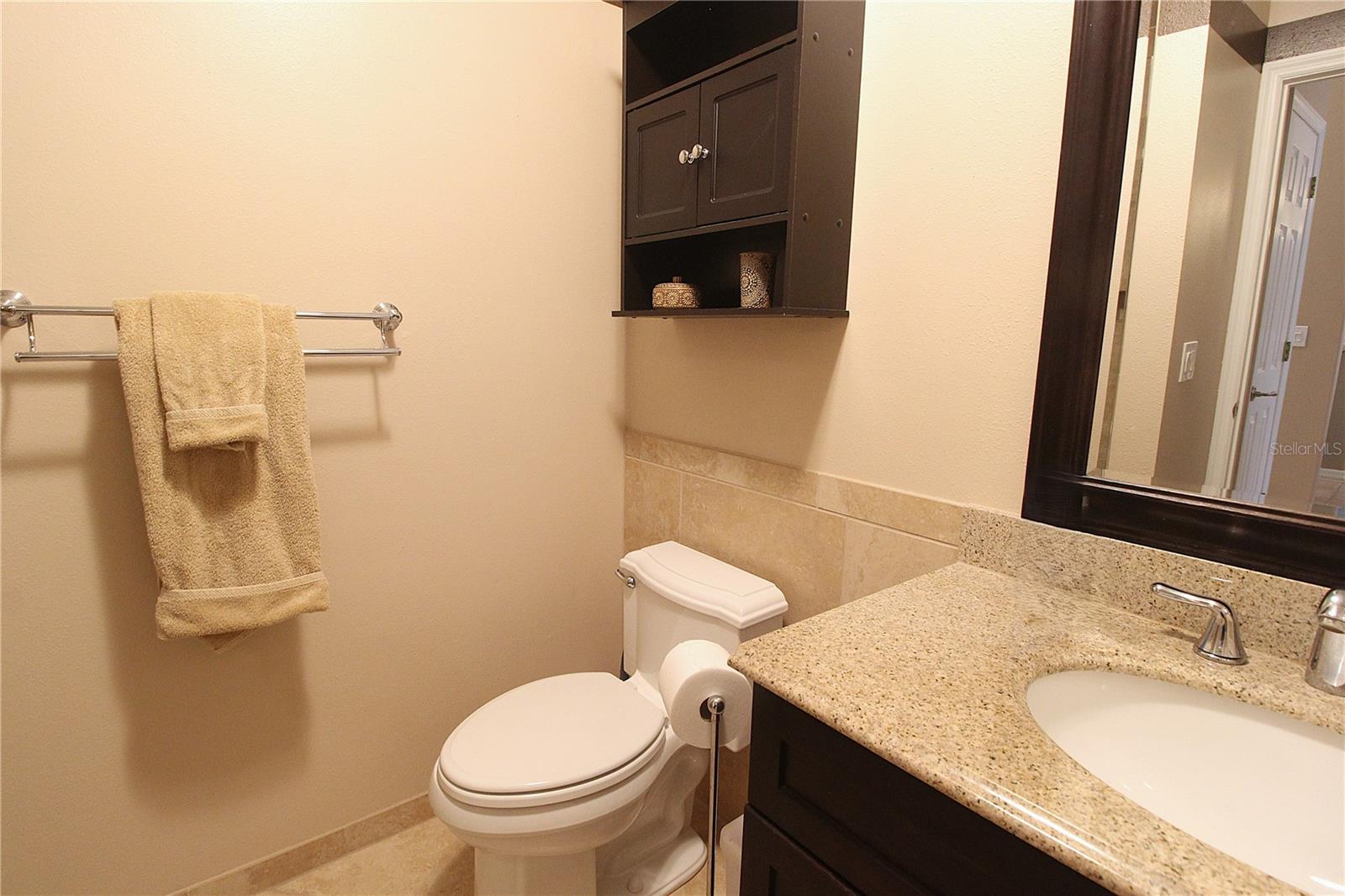 PLAZA DE FLORES - Residential Lease