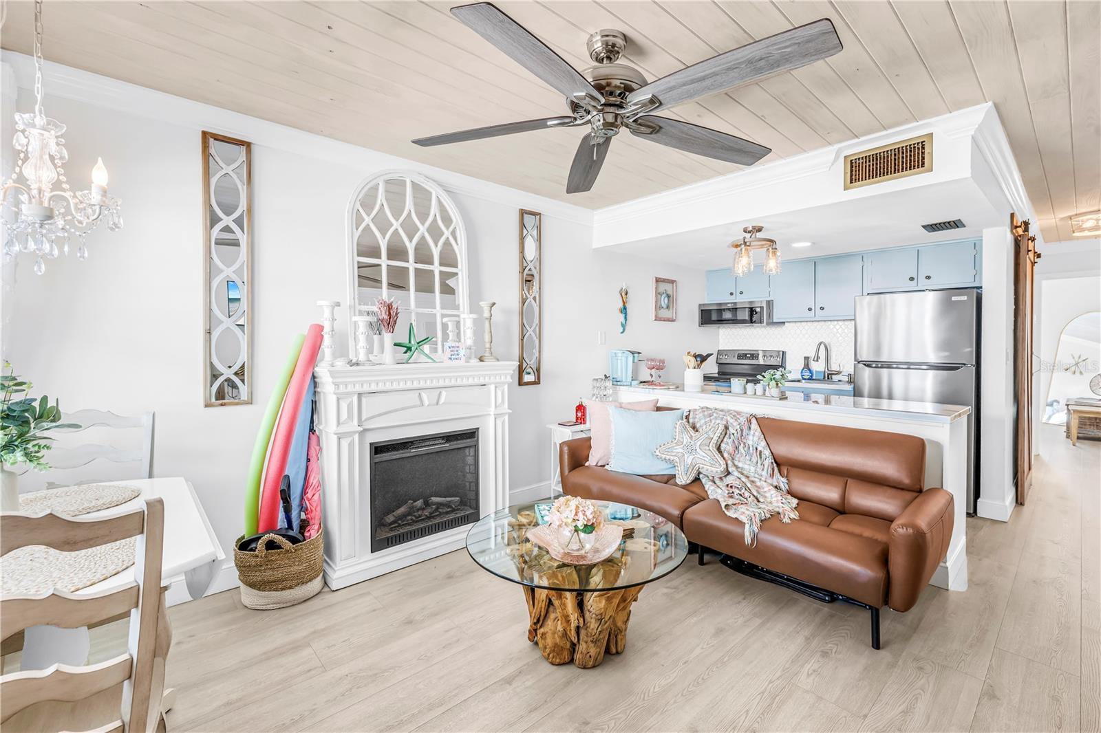 HARBOR HOUSE CONDOS - Residential