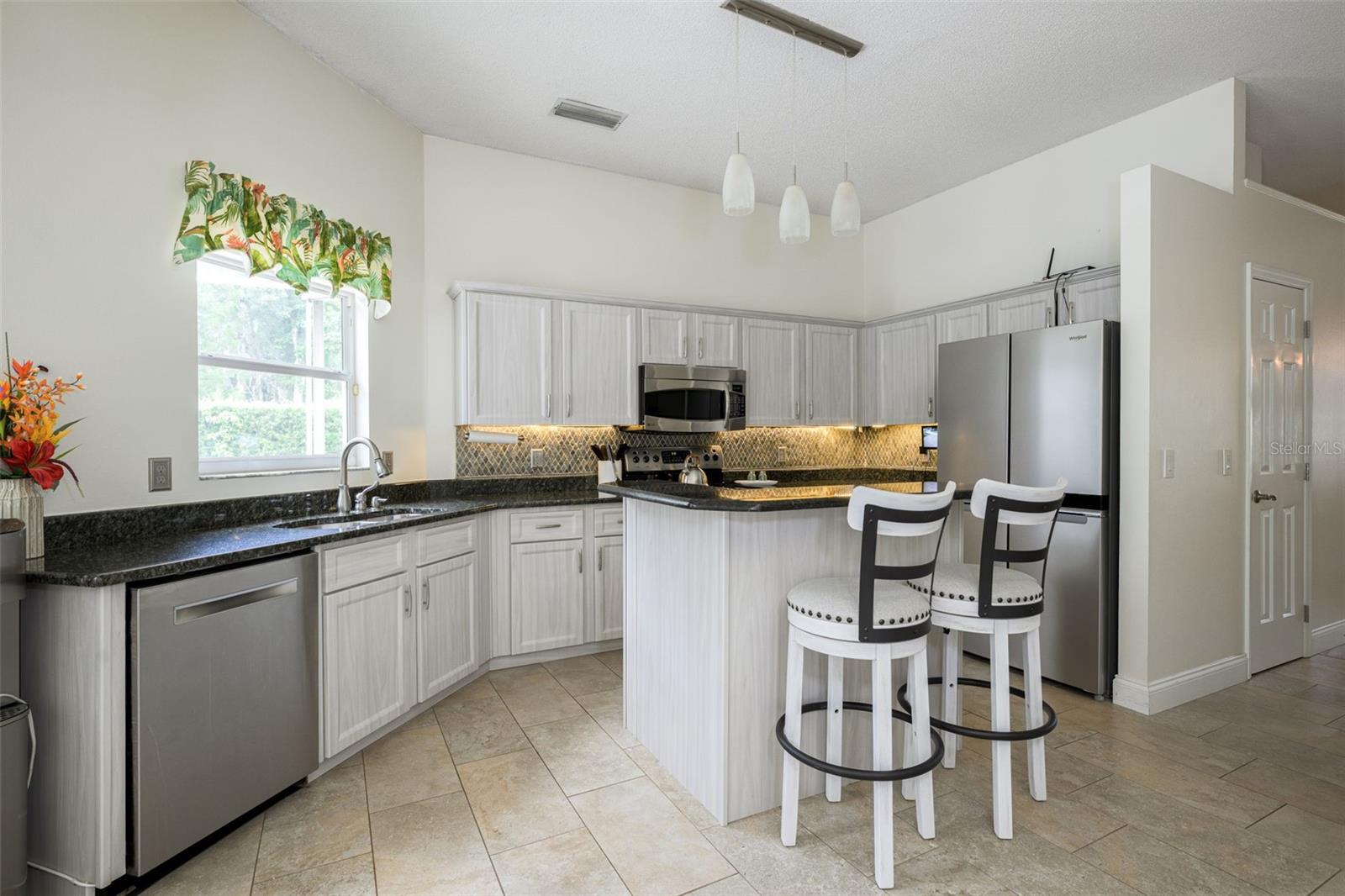 BRYAN CAVE ESTATES - Residential