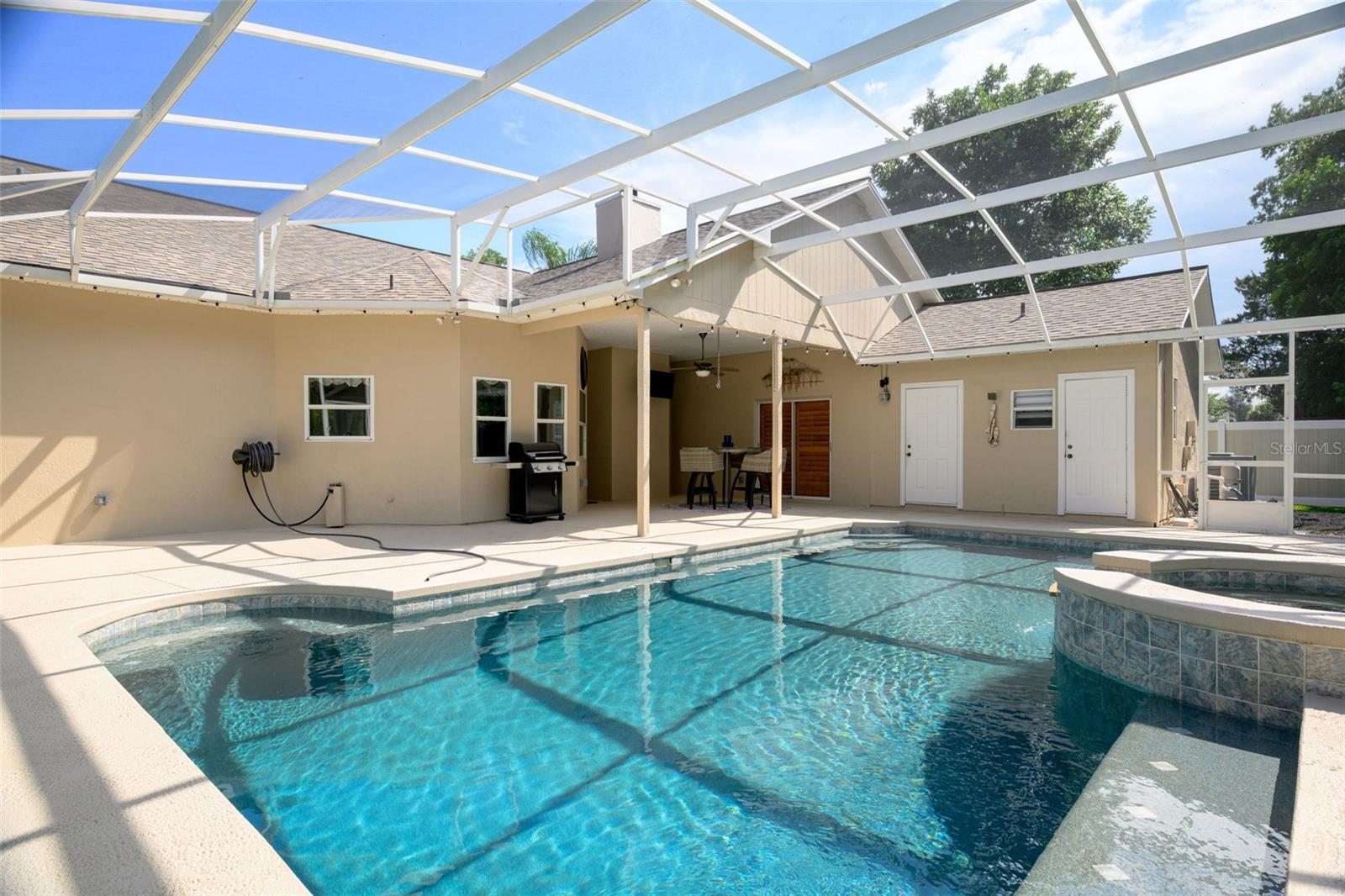 BRYAN CAVE ESTATES - Residential