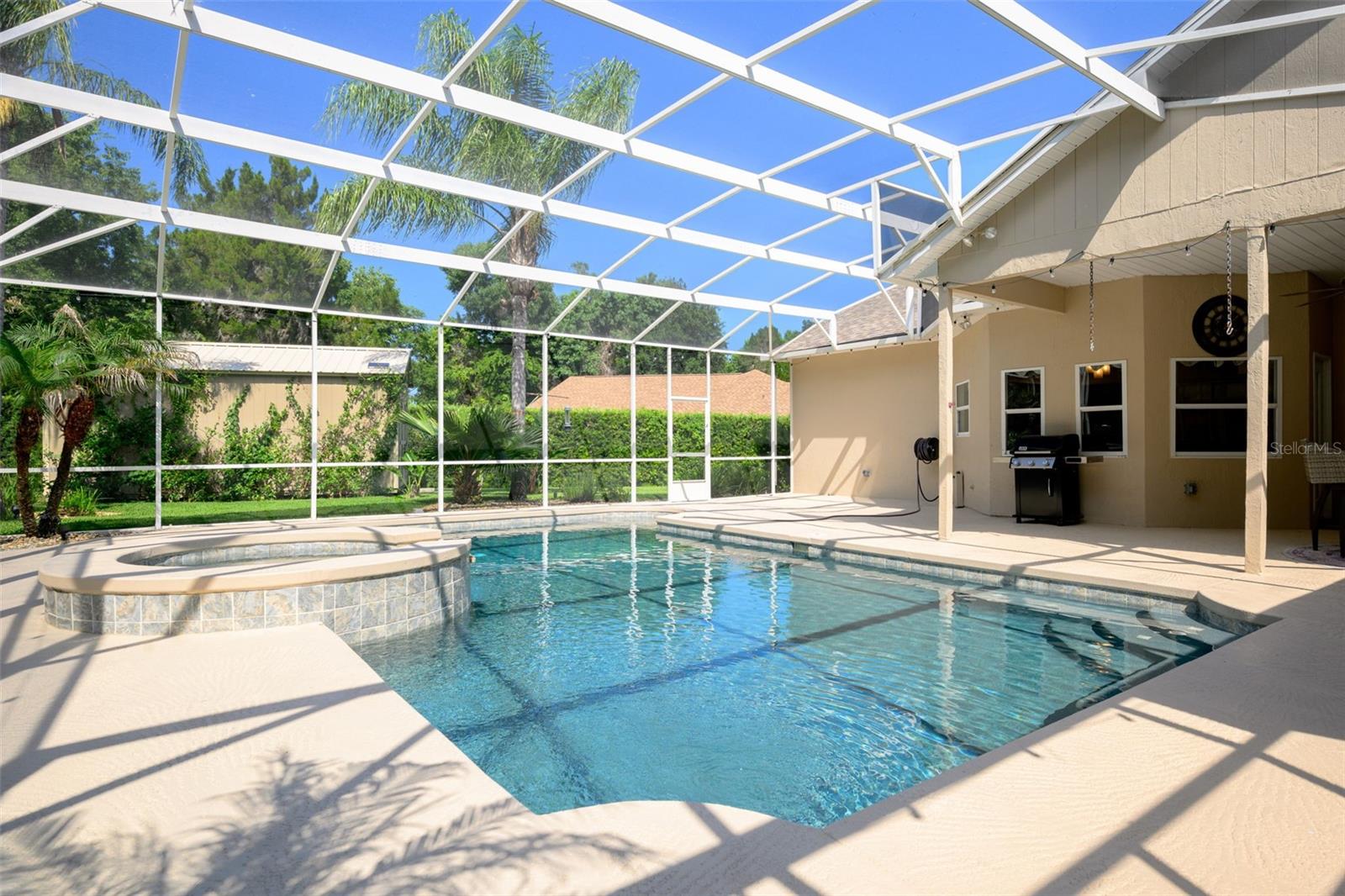 BRYAN CAVE ESTATES - Residential