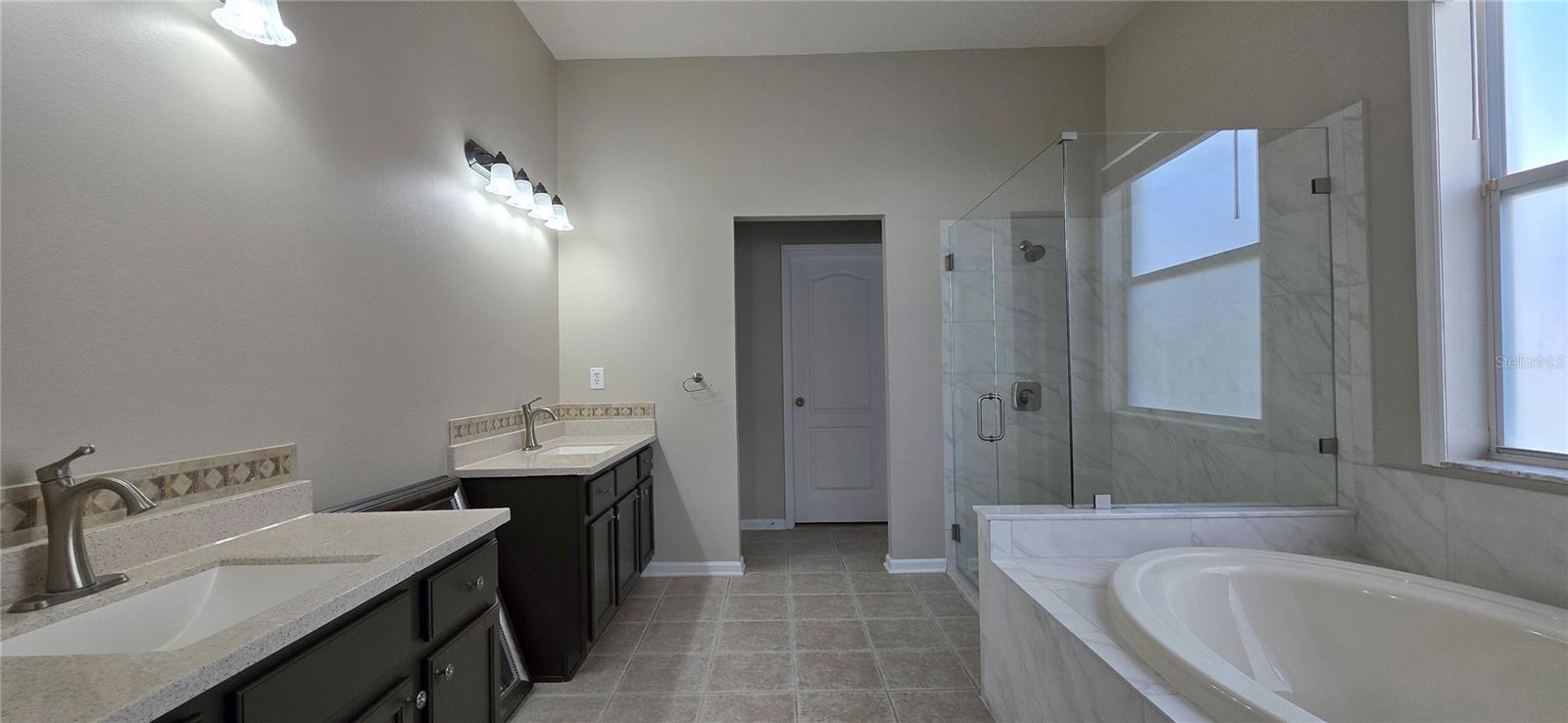 LEXINGTON OAKS VILLAGE 17 UNITS A & B - Residential