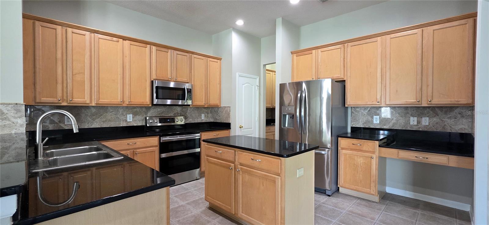 LEXINGTON OAKS VILLAGE 17 UNITS A & B - Residential