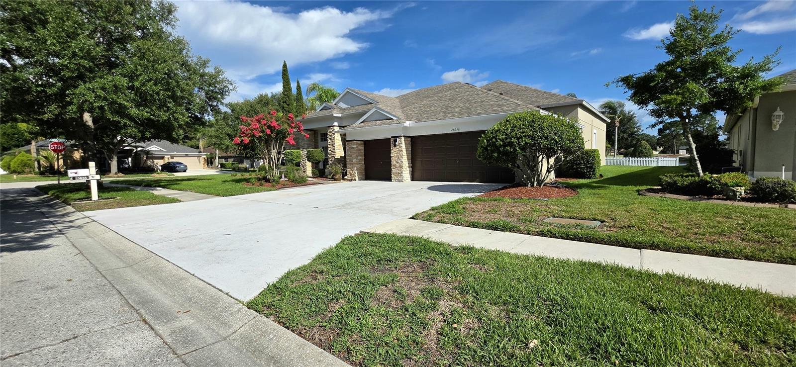 LEXINGTON OAKS VILLAGE 17 UNITS A & B - Residential