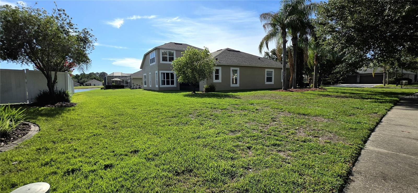 LEXINGTON OAKS VILLAGE 17 UNITS A & B - Residential