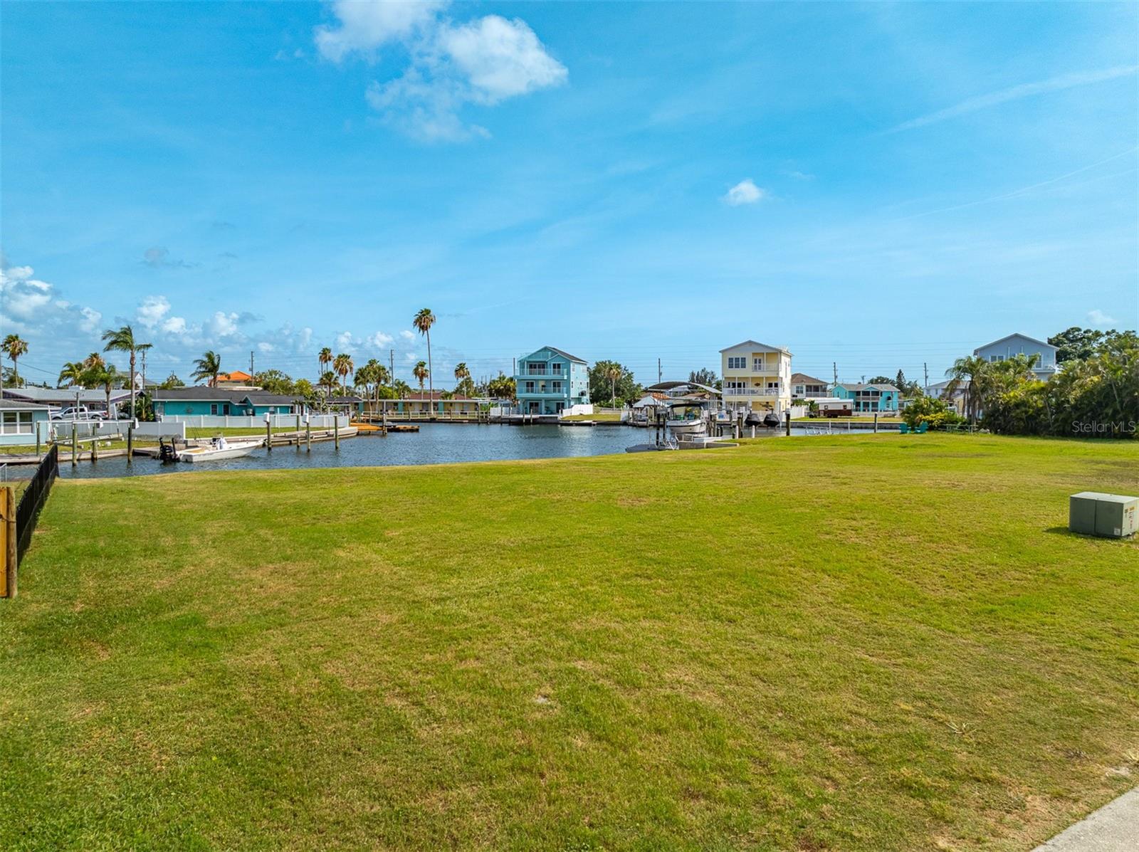 HUDSON BEACH ESTATES - Land