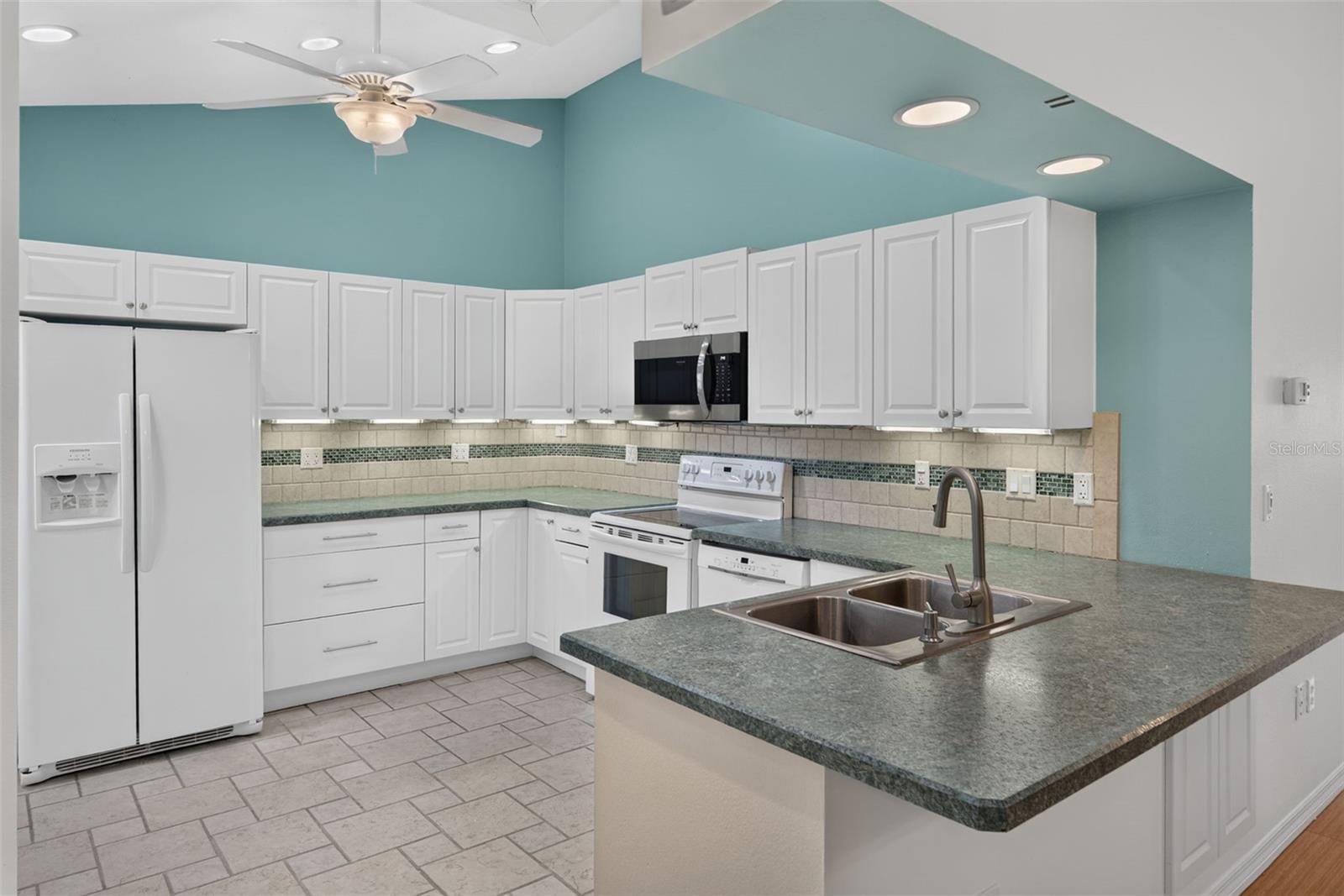 RIVIERA CLUB VILLAGE AT LONGWOOD RUN PH 02 - Residential