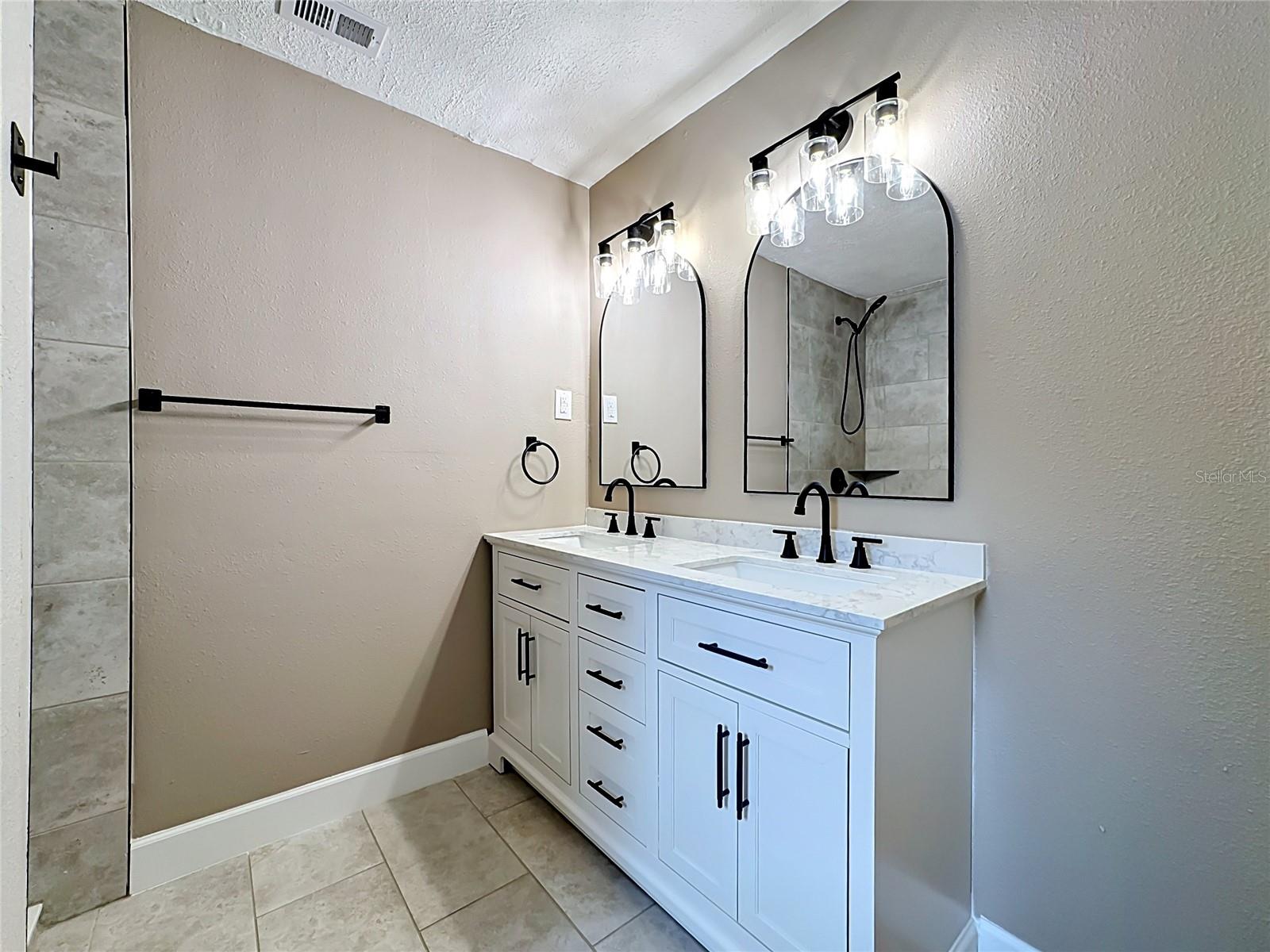 HICKORY LAKE ESTATES - Residential