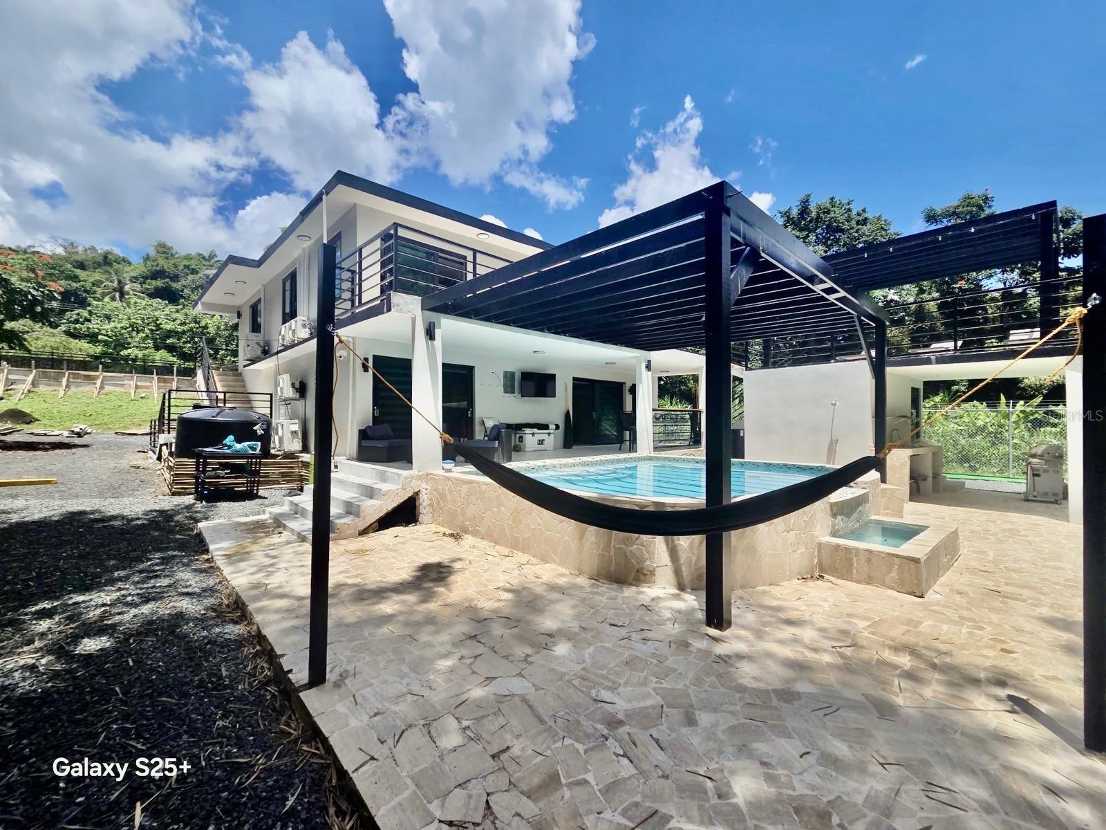LAS TRES T - Residential