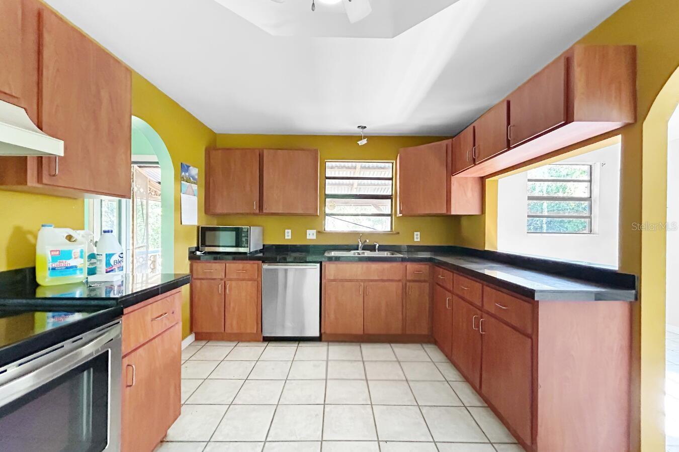 LEISURE HILLS - Residential