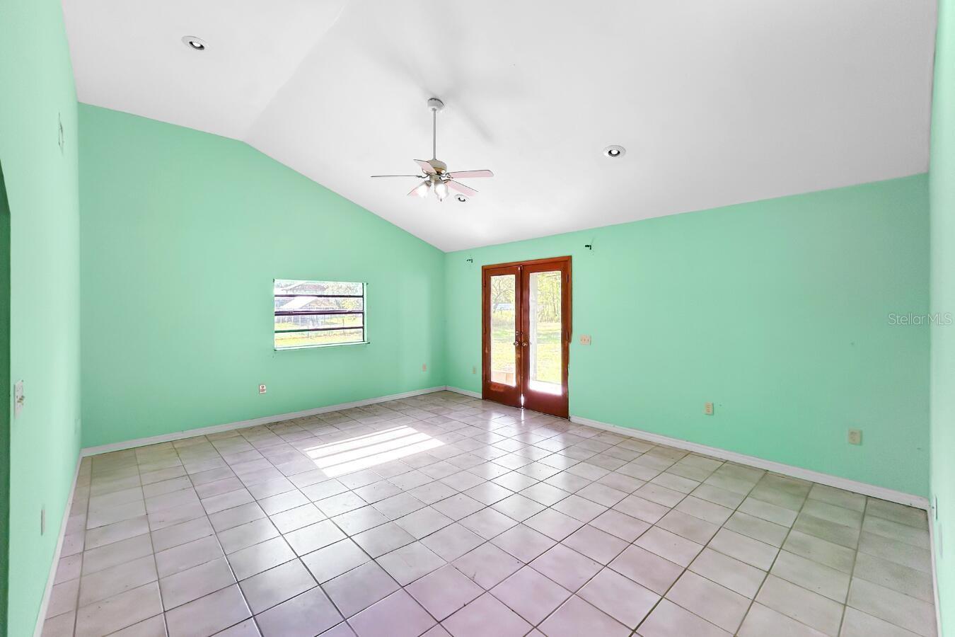 LEISURE HILLS - Residential