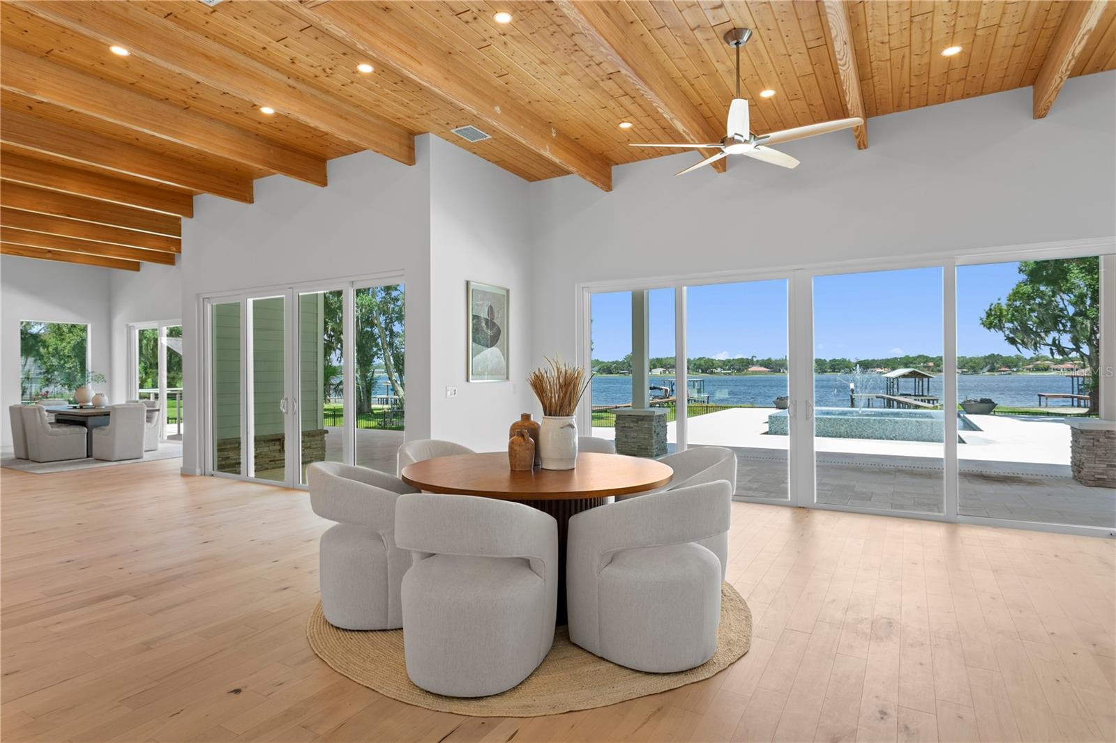 LAKE MAGDALENE FOR REST - Residential