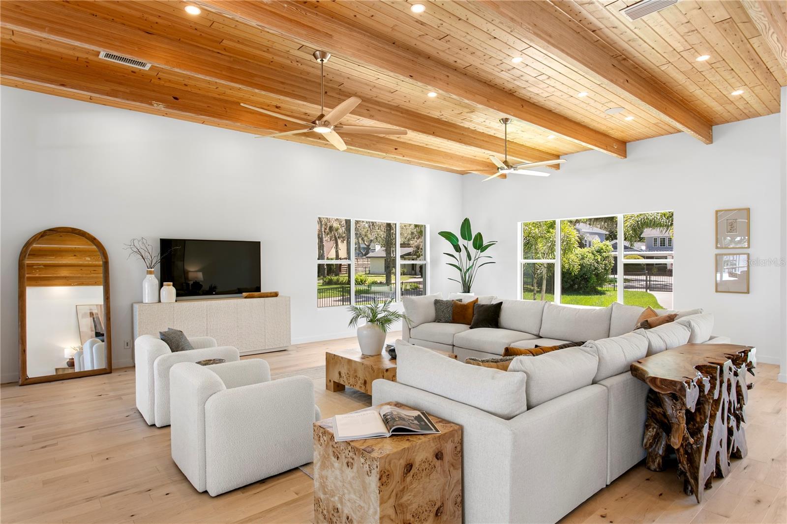 LAKE MAGDALENE FOR REST - Residential