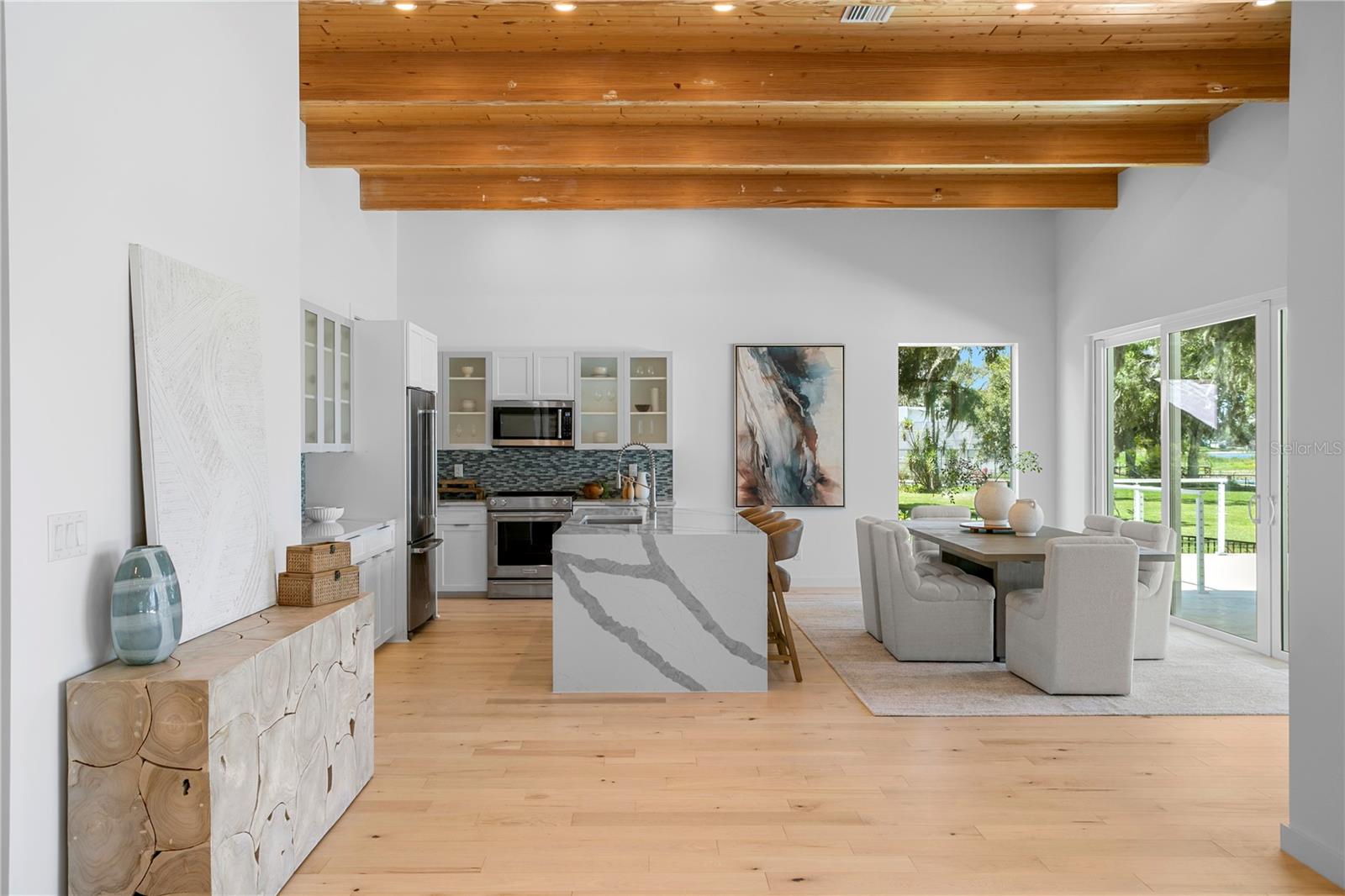 LAKE MAGDALENE FOR REST - Residential