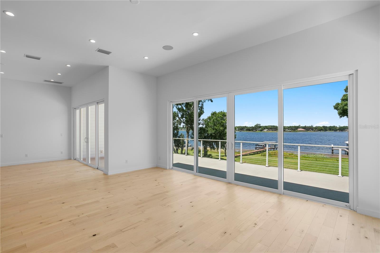LAKE MAGDALENE FOR REST - Residential