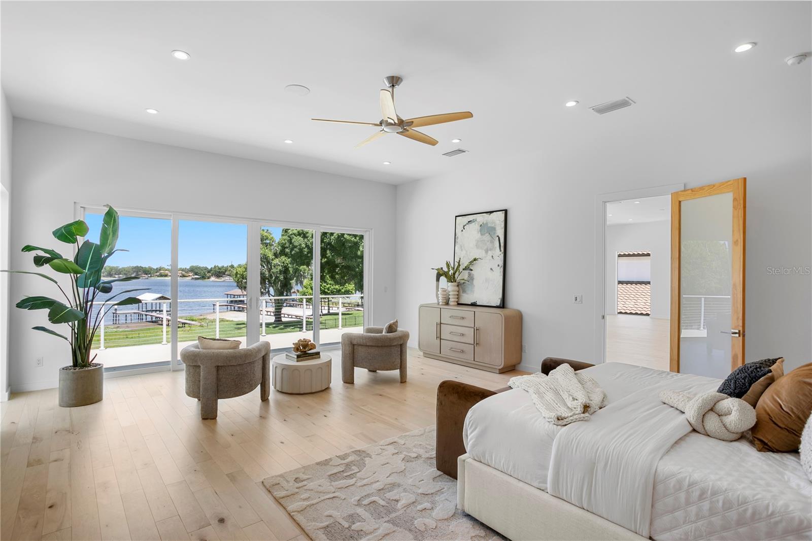 LAKE MAGDALENE FOR REST - Residential