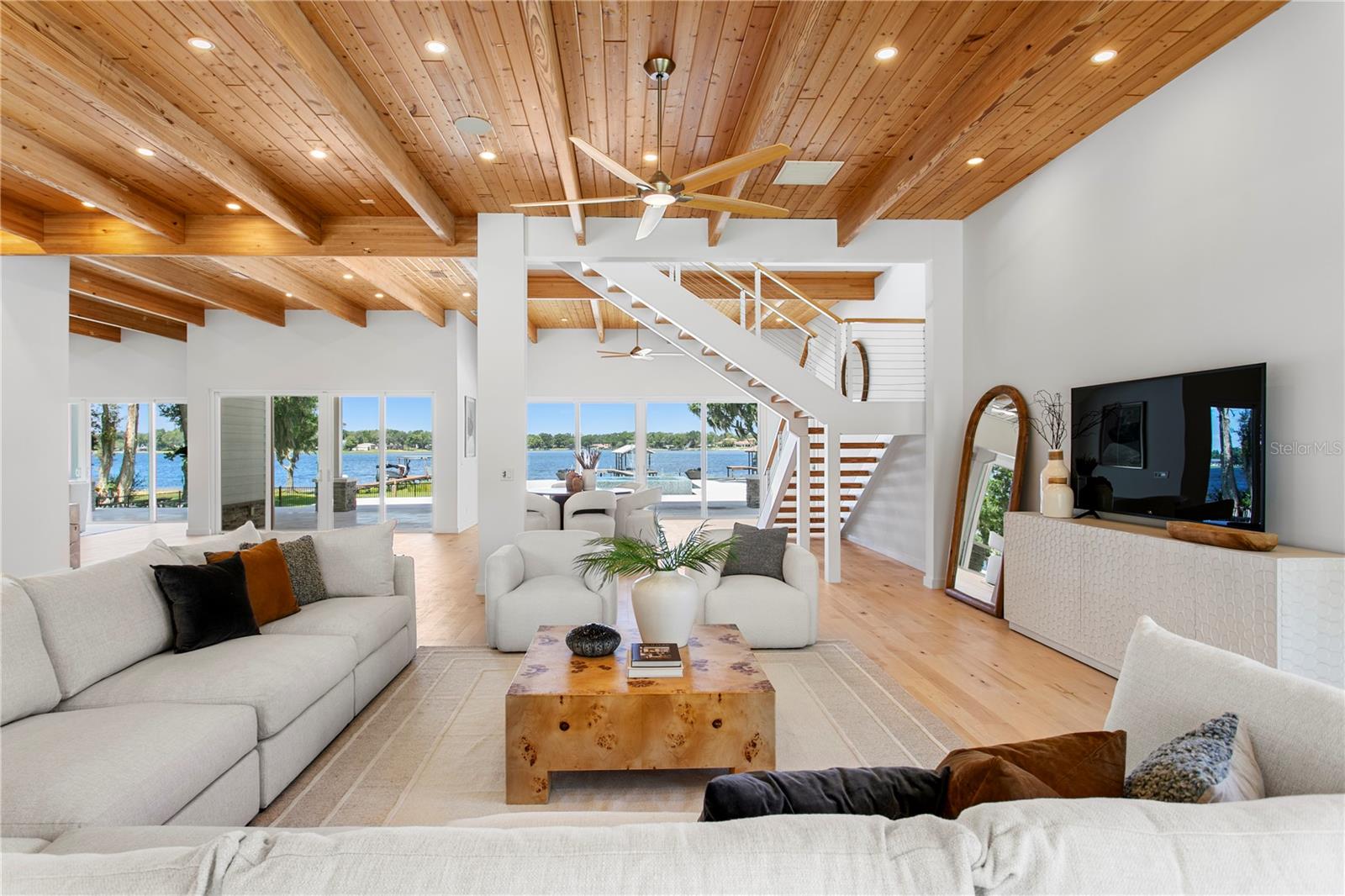 LAKE MAGDALENE FOR REST - Residential
