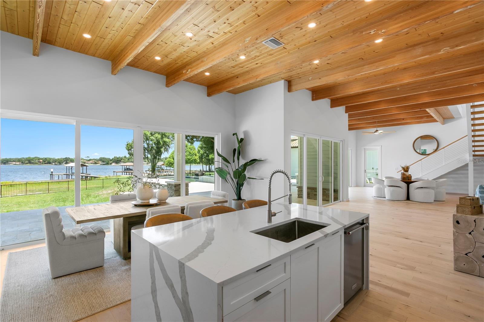LAKE MAGDALENE FOR REST - Residential