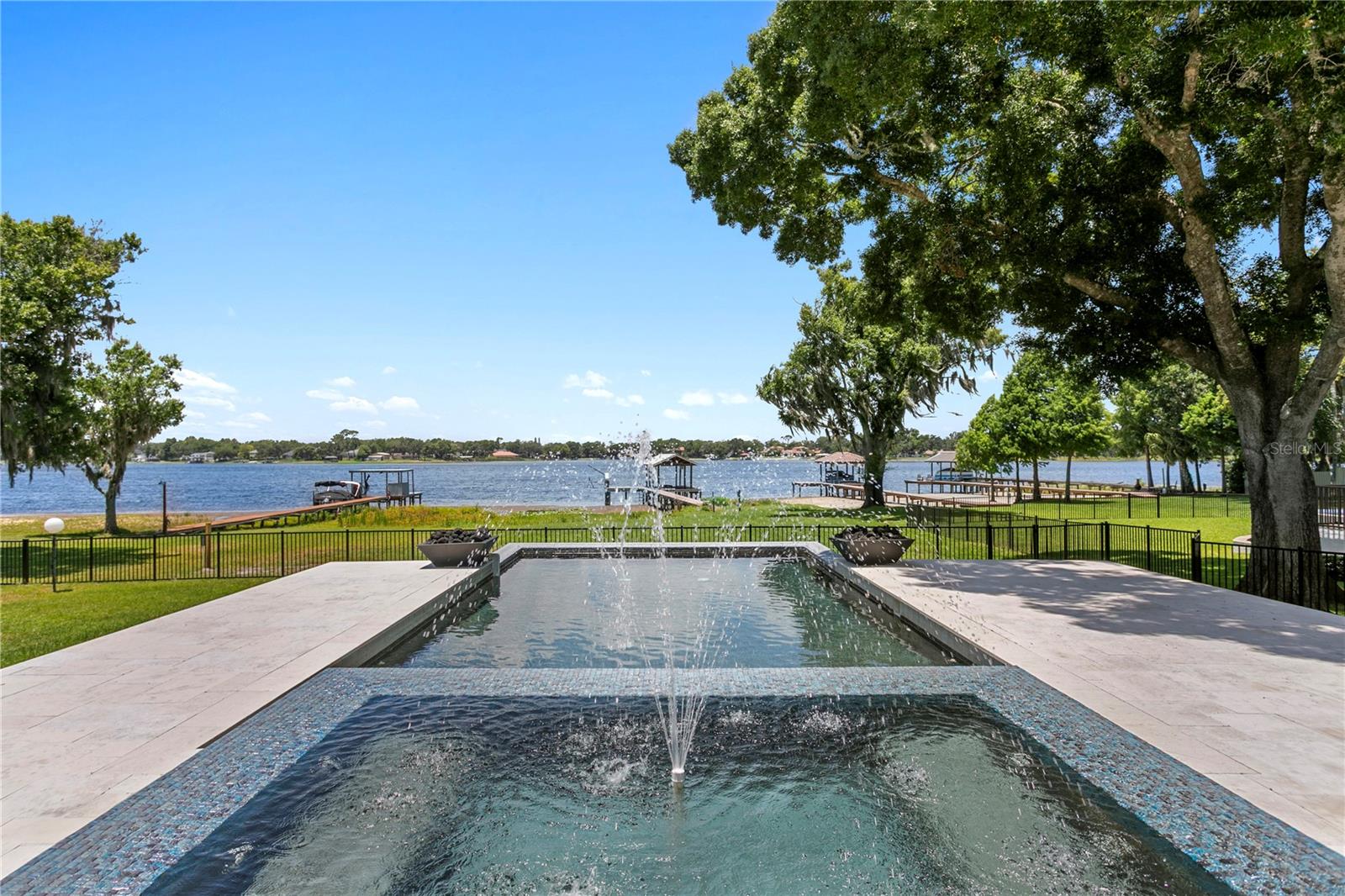 LAKE MAGDALENE FOR REST - Residential