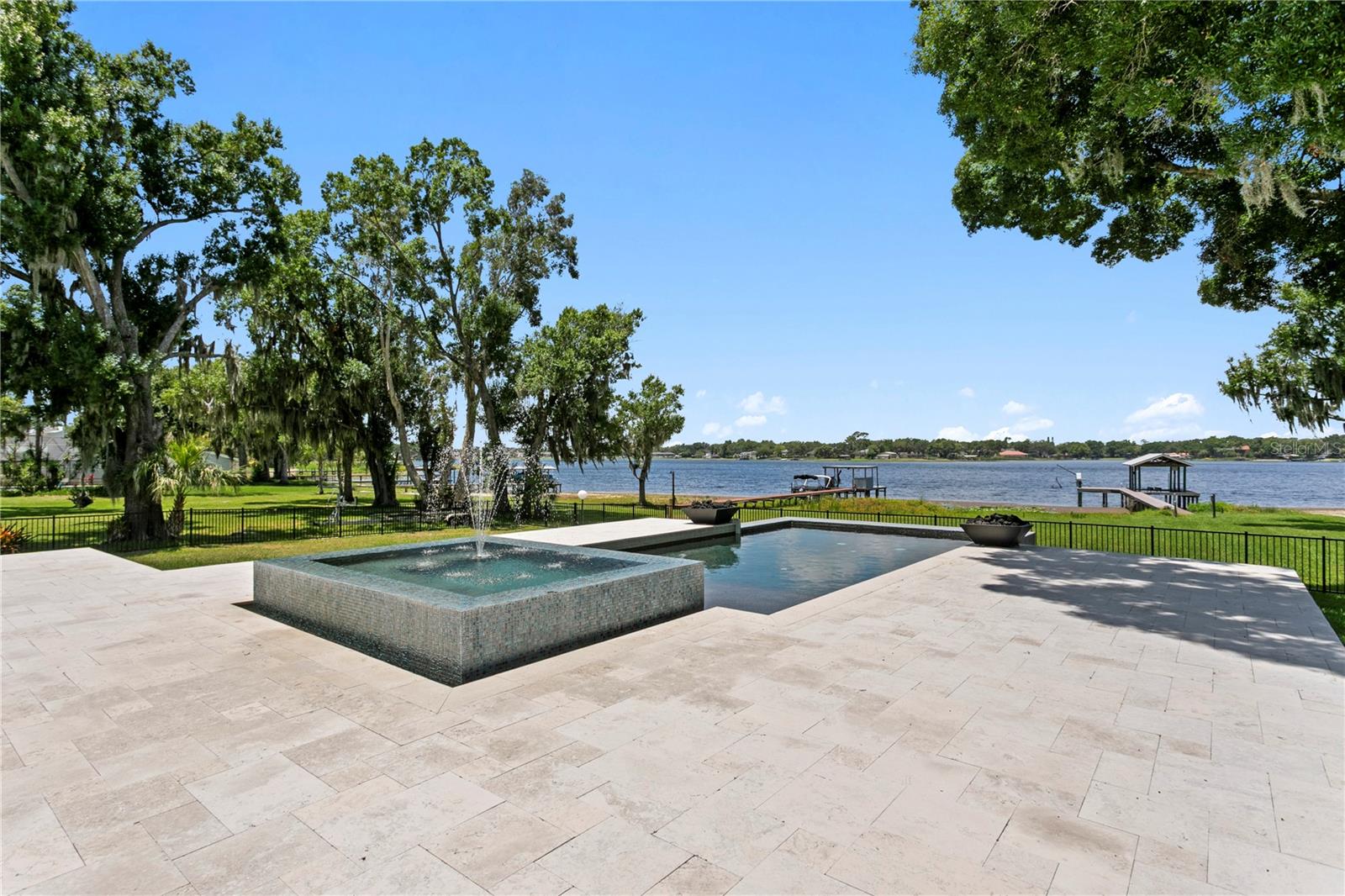 LAKE MAGDALENE FOR REST - Residential
