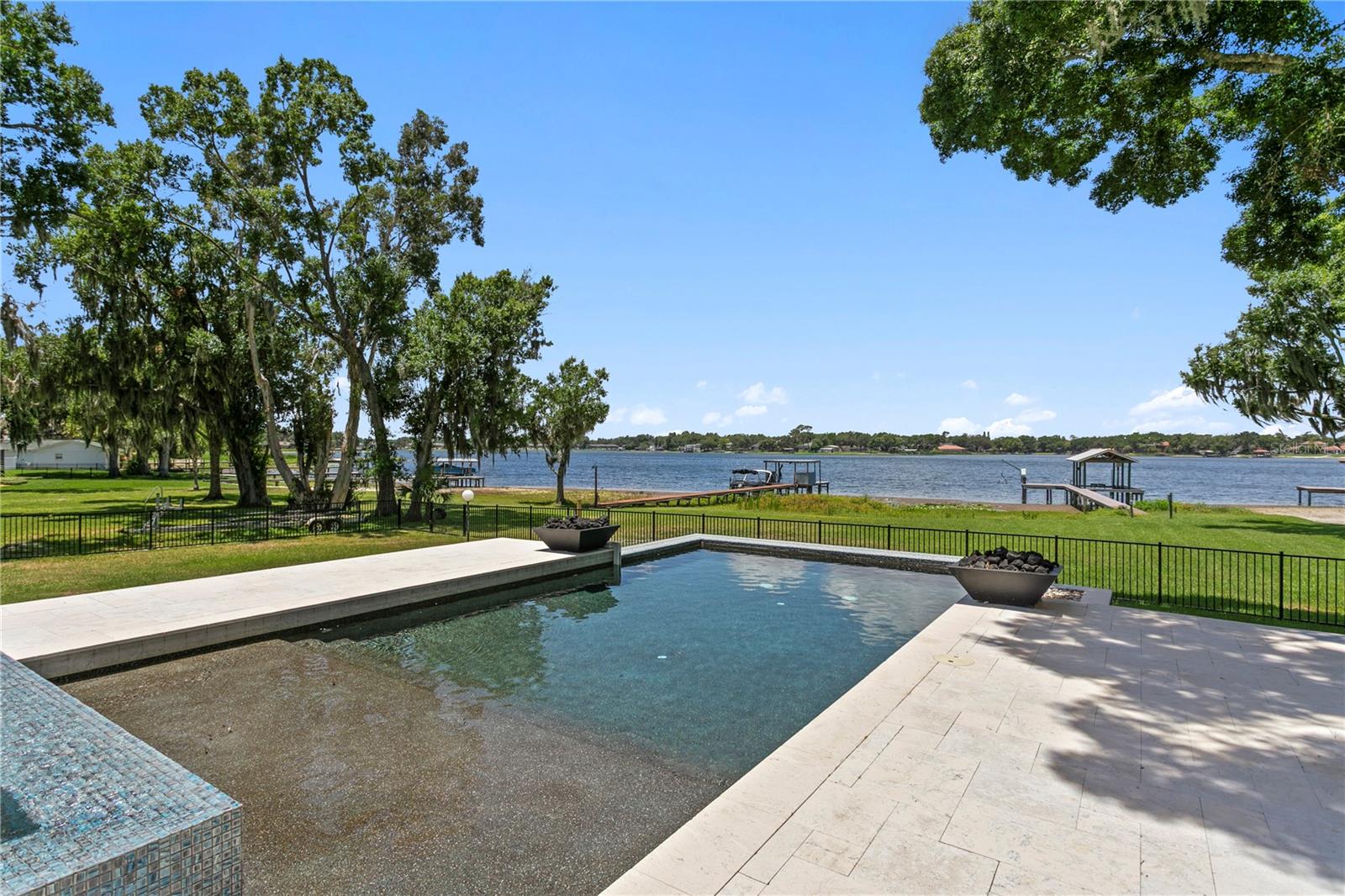 LAKE MAGDALENE FOR REST - Residential