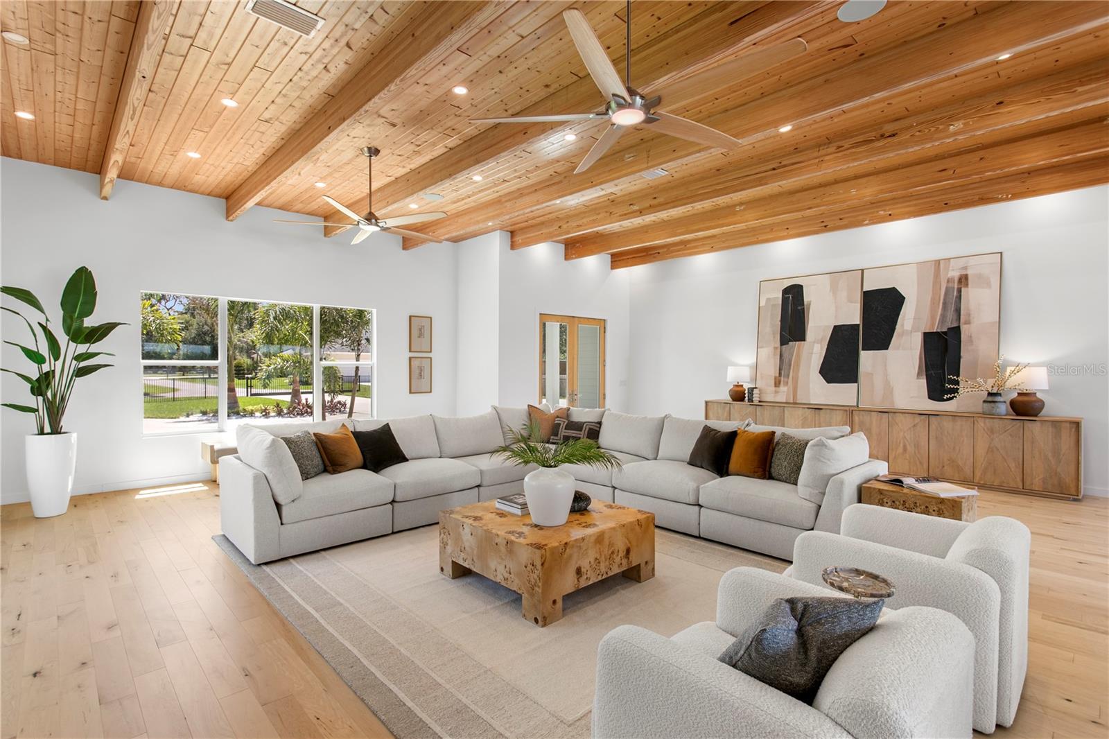 LAKE MAGDALENE FOR REST - Residential