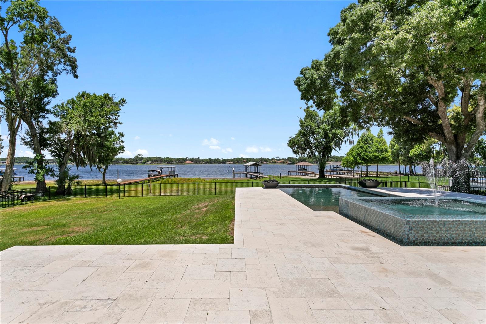 LAKE MAGDALENE FOR REST - Residential