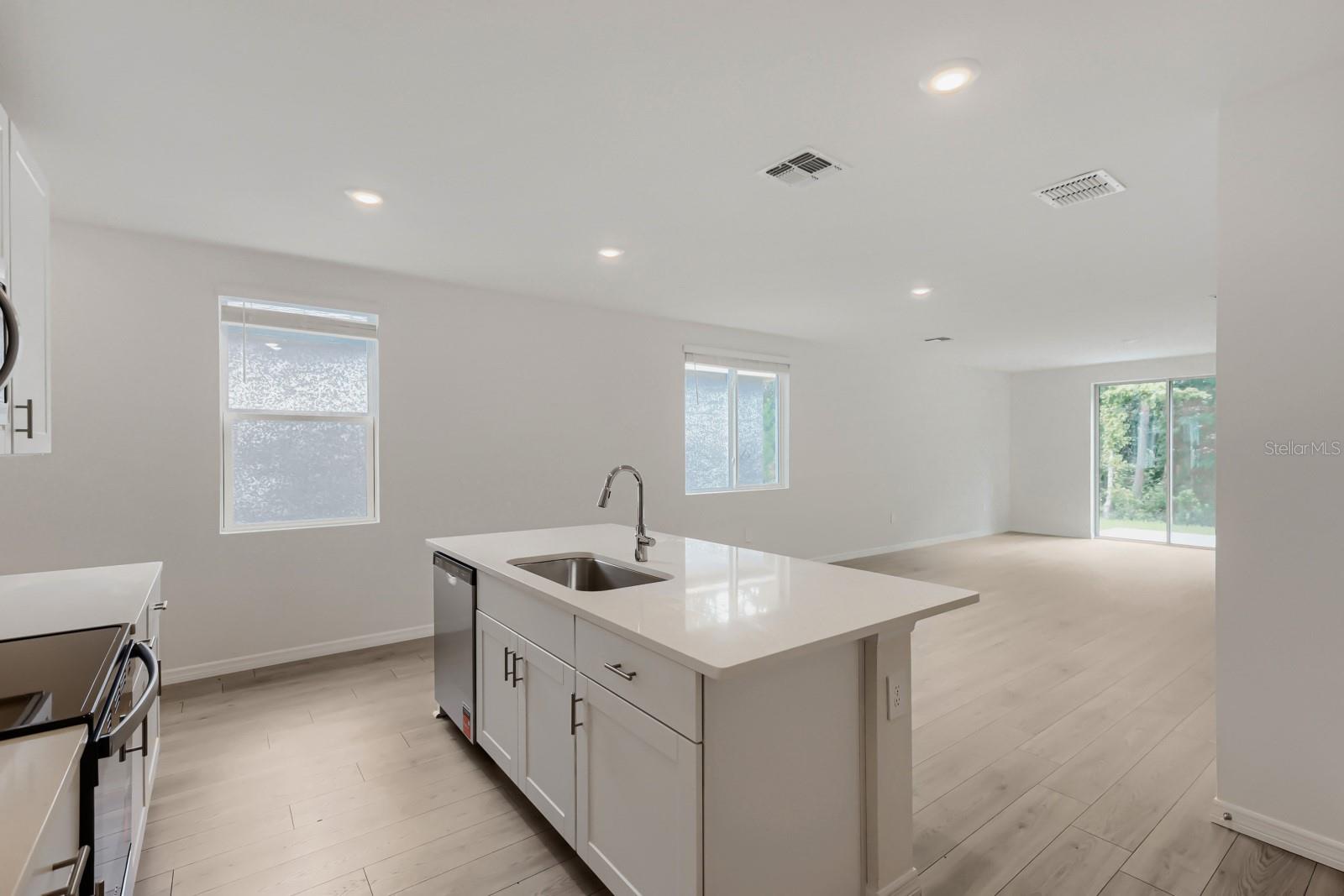 LEYLAND PRESERVE LOT 31 EASE DES IN ORB 4512 PG796 - Residential