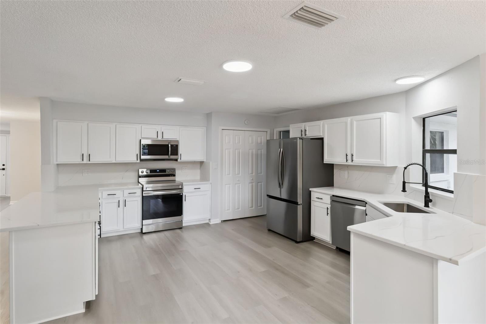 HARBOR OAKS - Residential