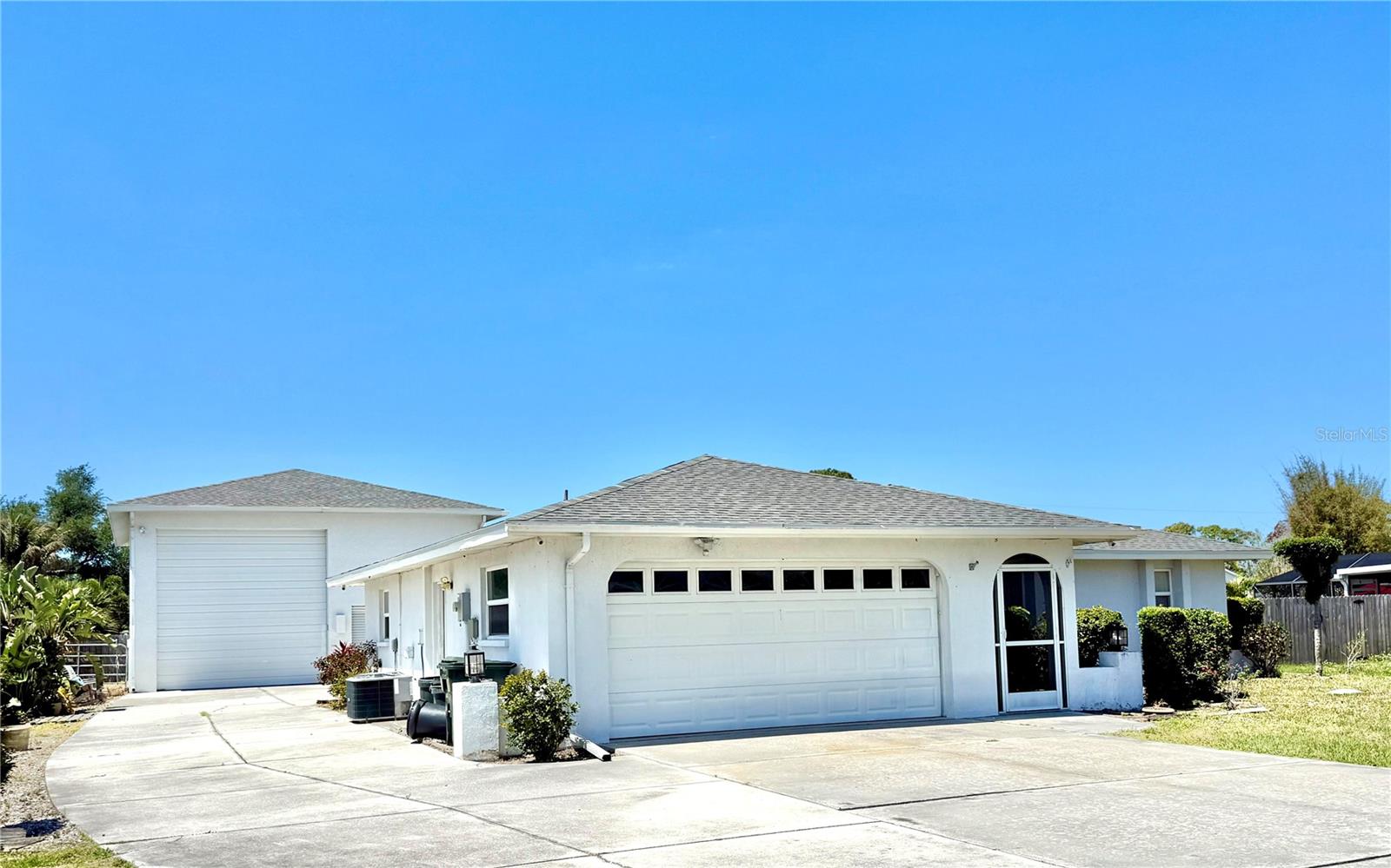Outstanding LOCATION just minutes from the WATERFRONT! Oversized 2 Bedroom, 2 Bath, 2 Car Garage PLUS  Screened in pool with HUGE Lanai which takes you to your MUST SEE.... 30X40 Motor Home/Boat Garage 16FT Door PLUS additional DOUBLE Bay and LOFT storage- Store ALL your TOYS!  
Schedule your private appointment today!