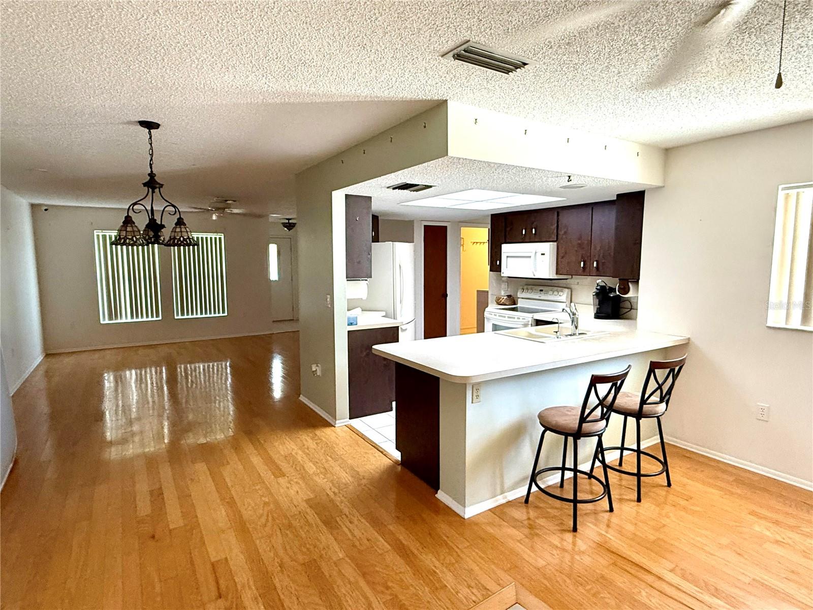 LAUREL VILLA - Residential
