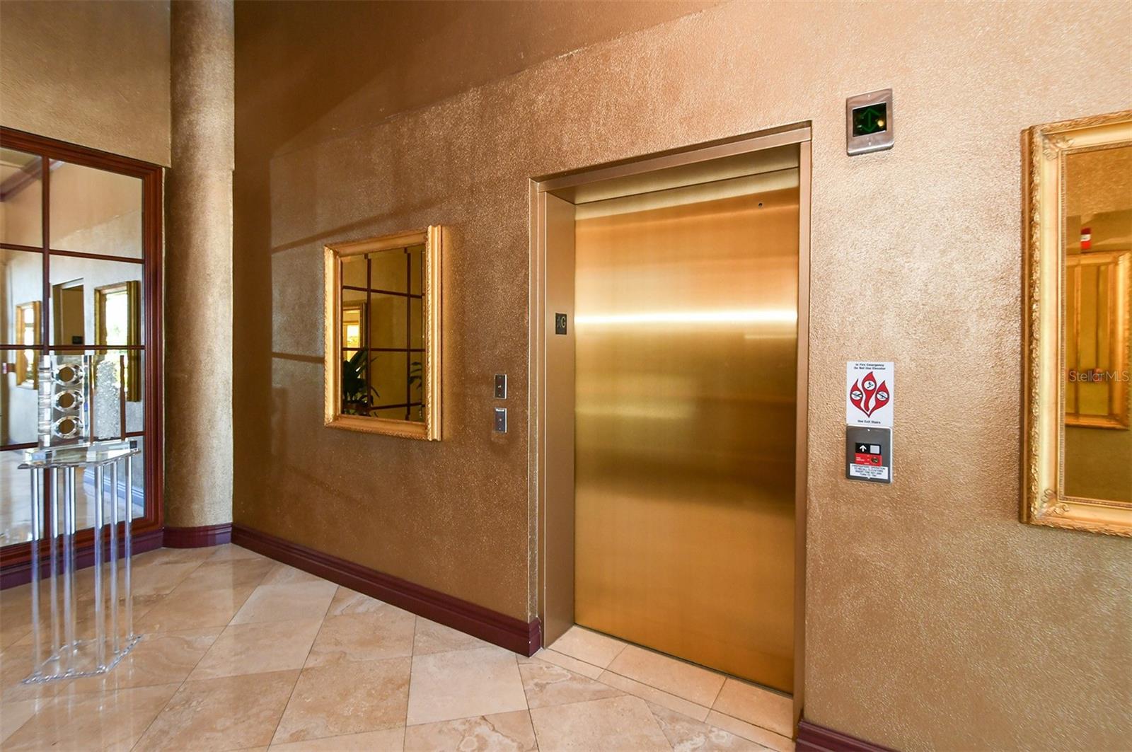 MARINA TOWER - Residential