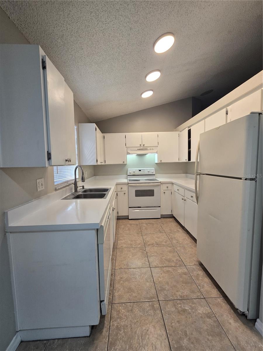 BOYETTE SPGS SEC B UN #2 - Residential Lease