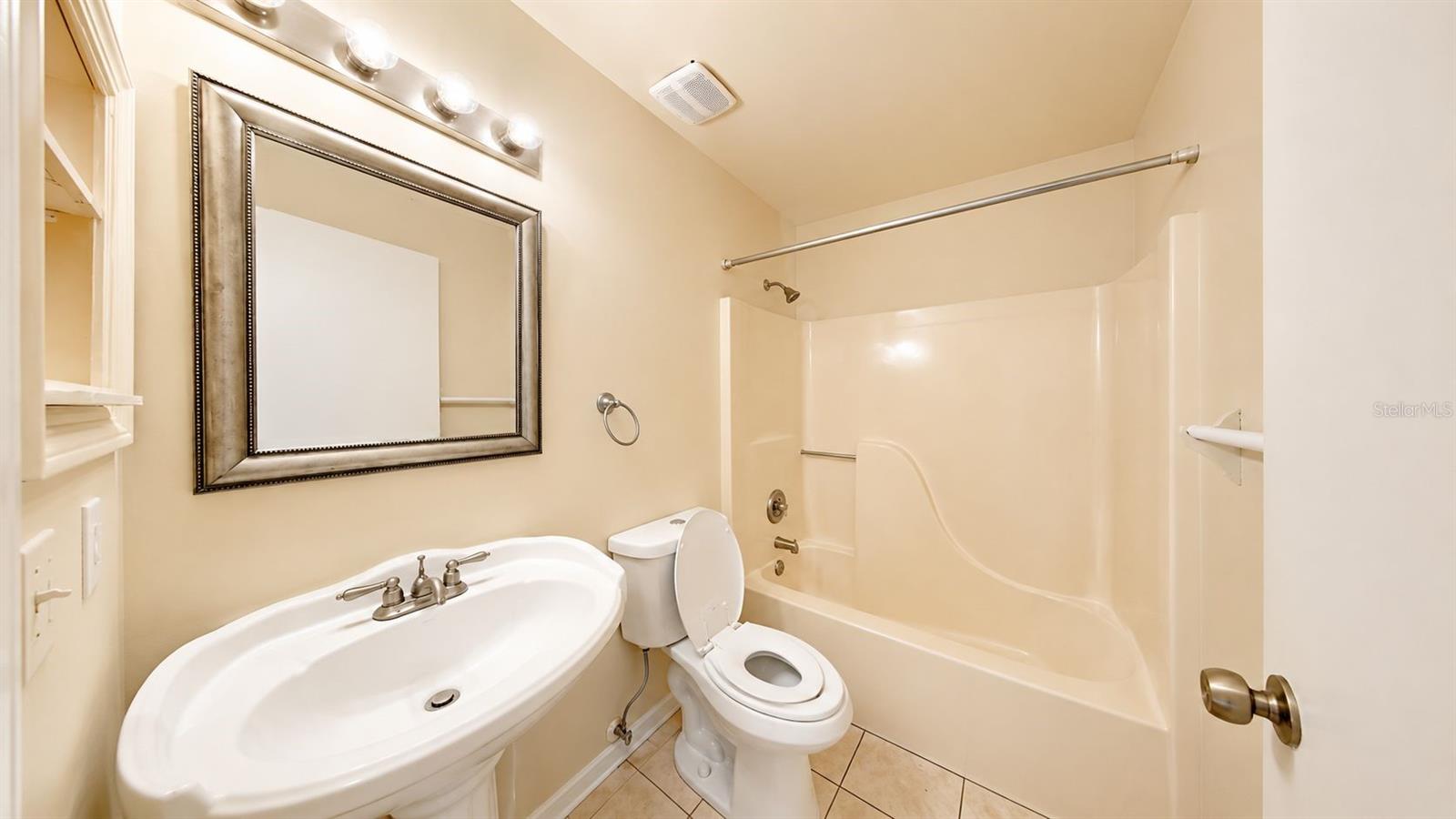 SUNRIDGE WOODS PH 01 - Residential Lease