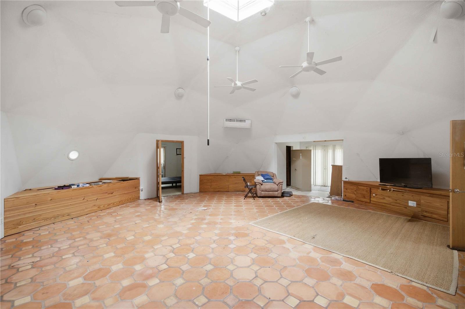HORSE COUNTRY RANCHES - Residential