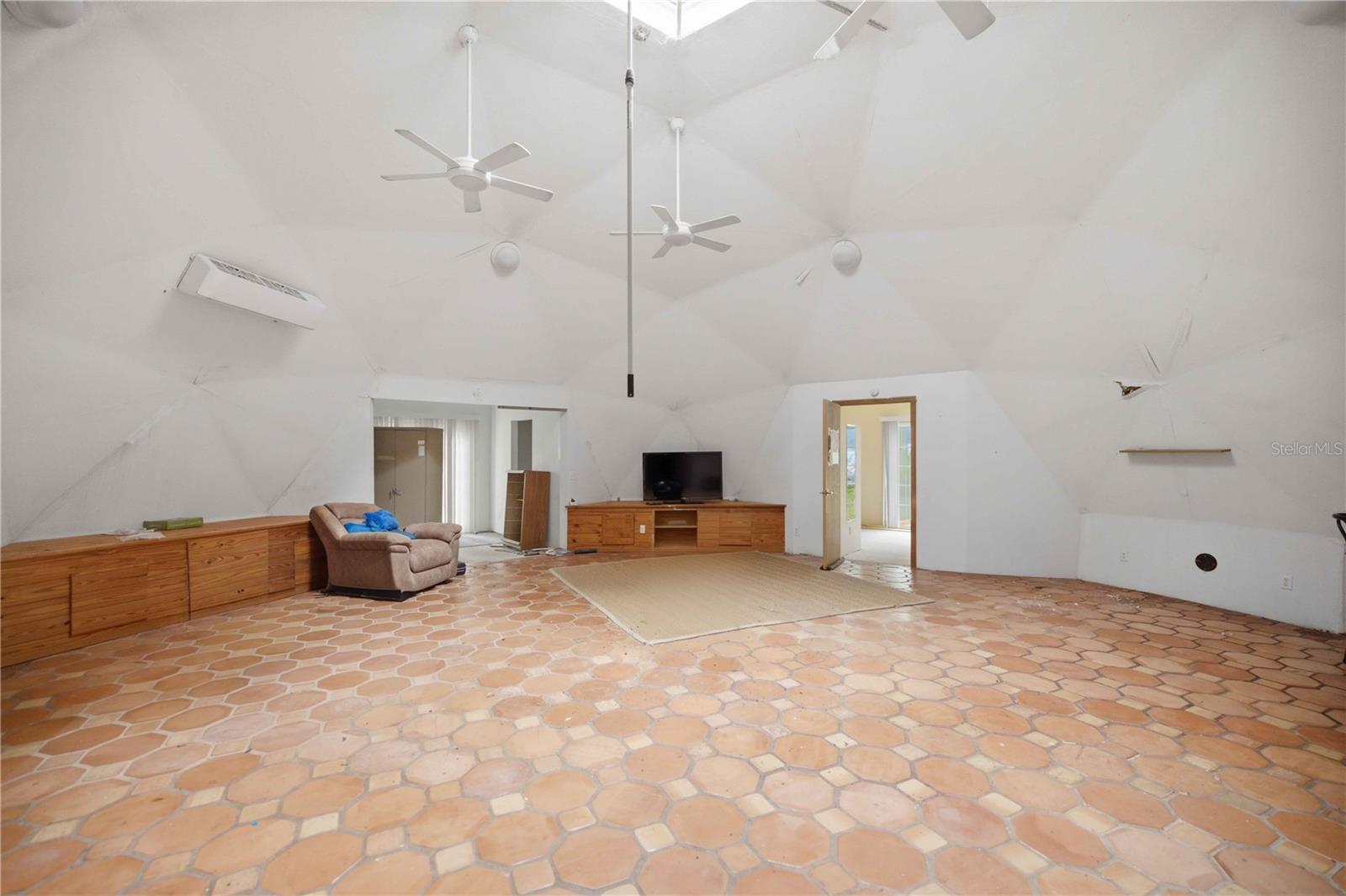 HORSE COUNTRY RANCHES - Residential