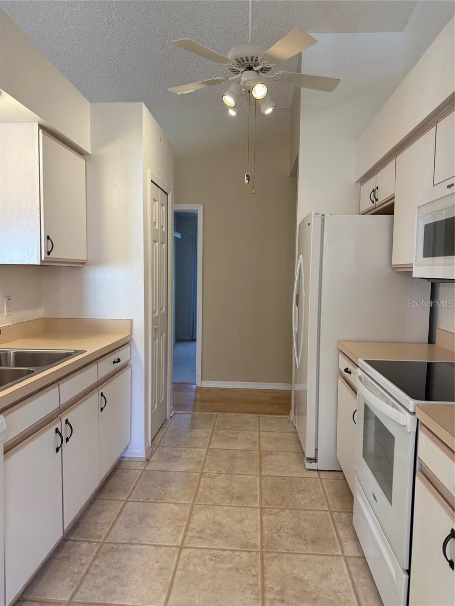 PLANTATION AT LEESBURG GLEN EAGLE VILLAGE TR A-E - Residential Lease