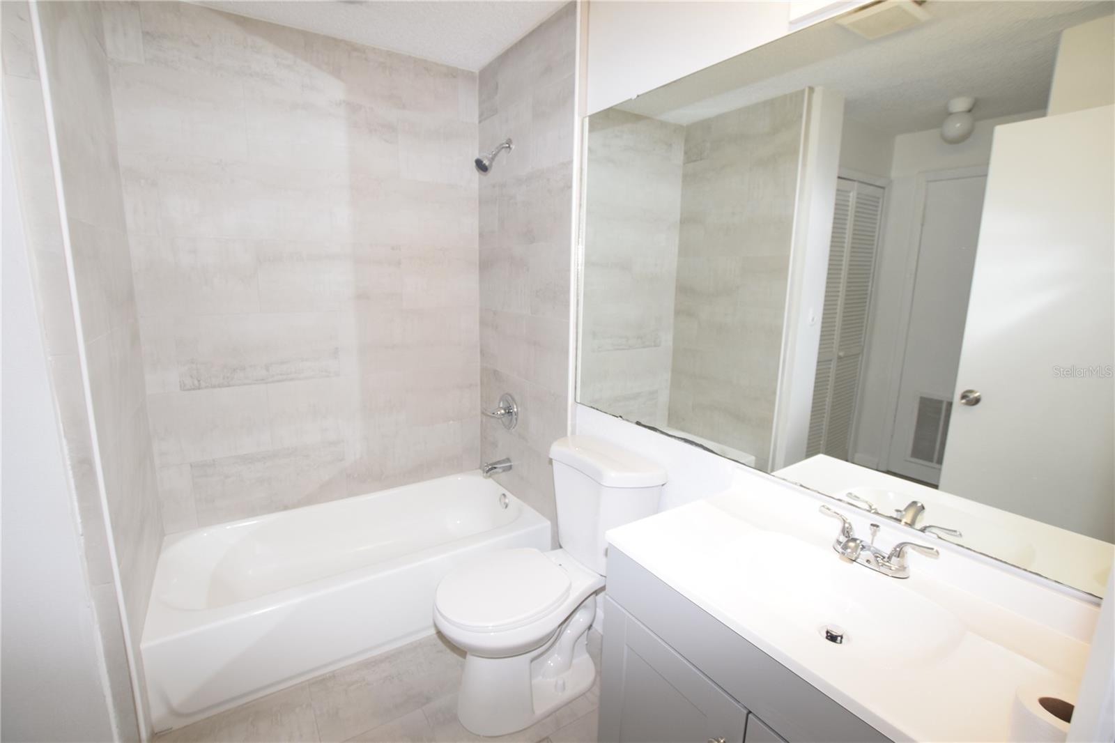 LEESBURG PALMORA GREEN SUB - Residential Lease