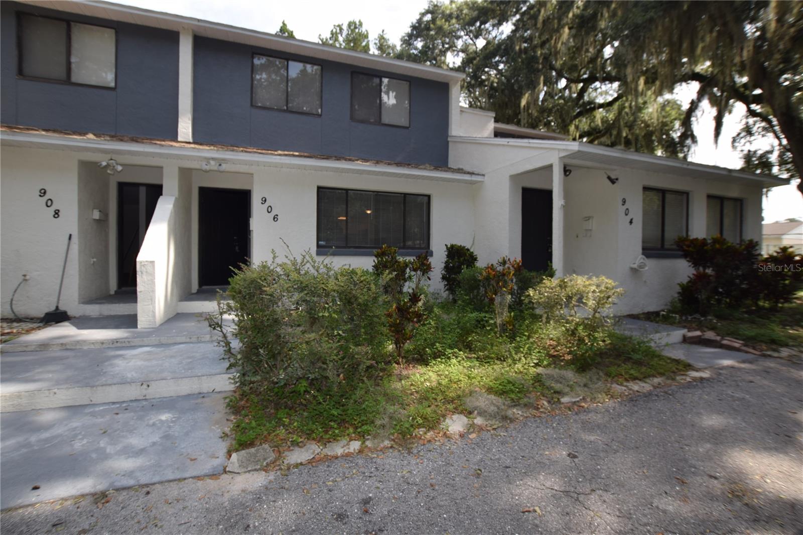 3 Bedroom, 2 Bath Townhouse For Rent in Leesburg, Fl. 34748; Range, Refrigerator, D/W, Disposal, Microwave, Central Heat and A/C, Small Pets okay. Lawn Service Included.