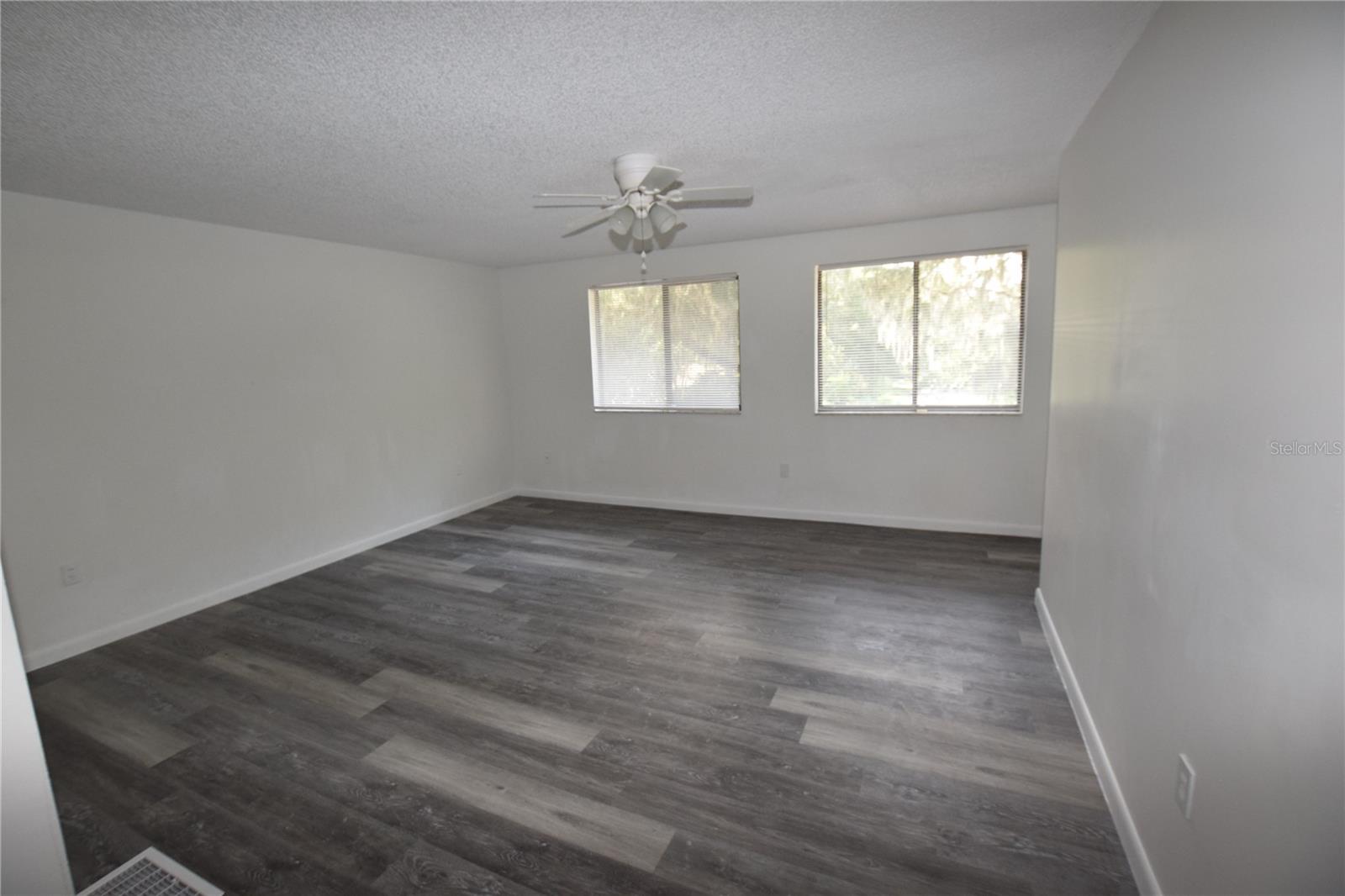LEESBURG PALMORA GREEN SUB - Residential Lease