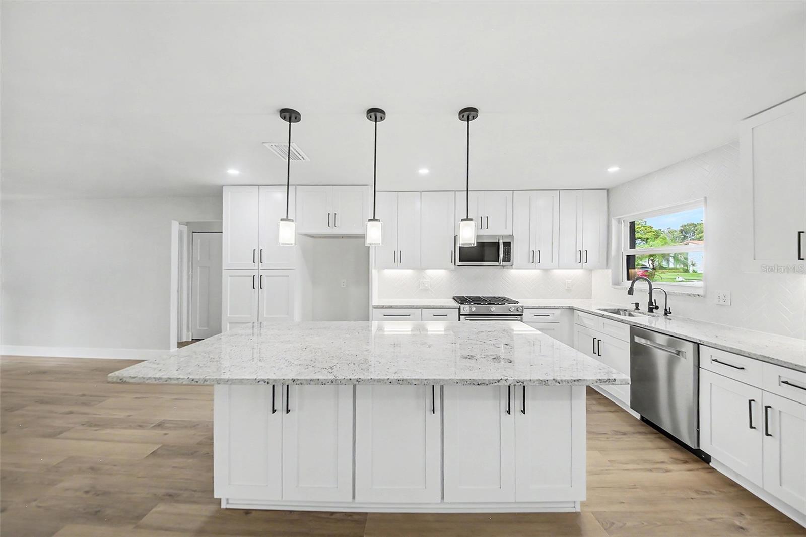 WINDMILL POINTE - Residential