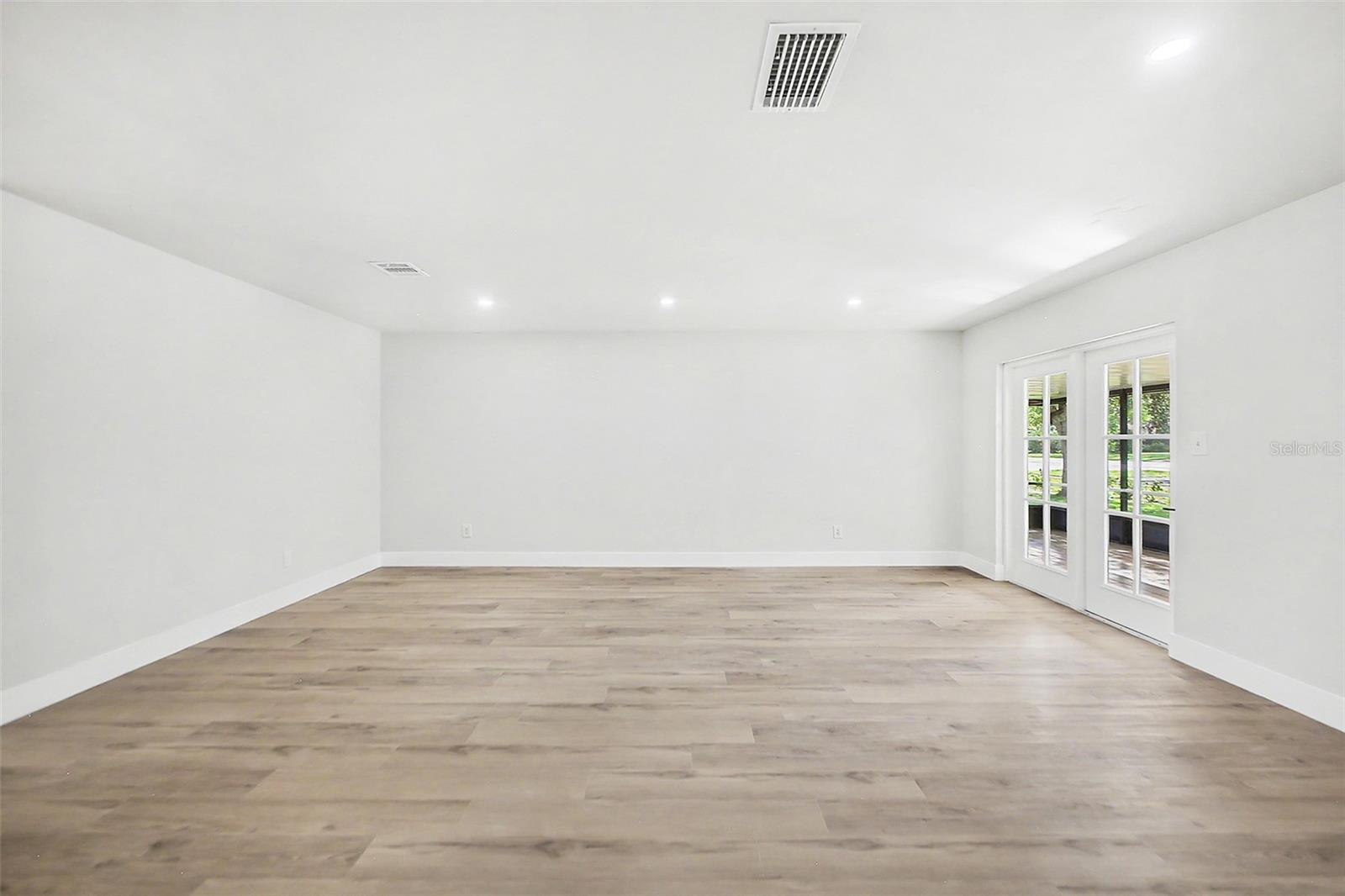 WINDMILL POINTE - Residential