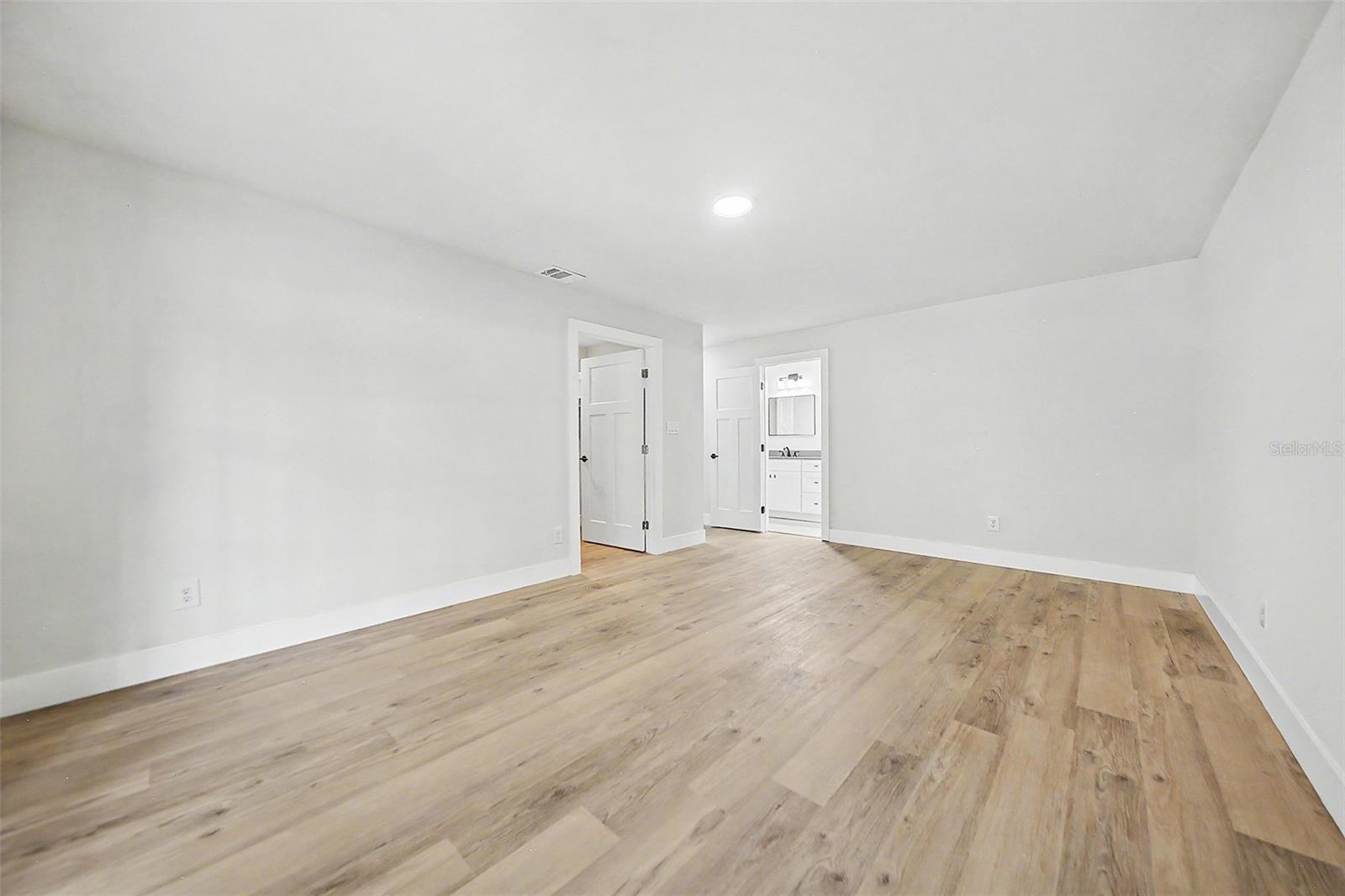 WINDMILL POINTE - Residential