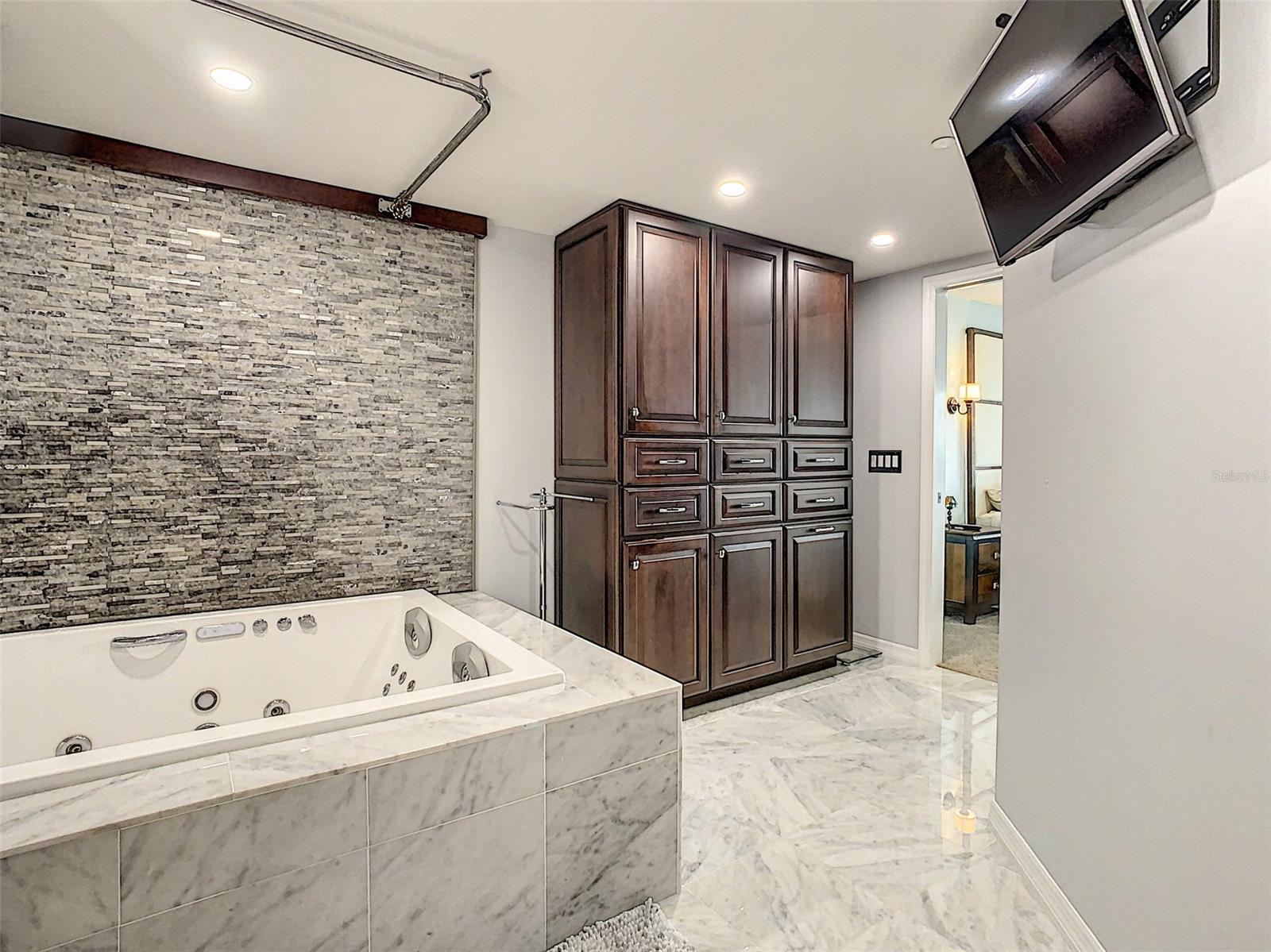 Diamond Head Point Condo - Residential