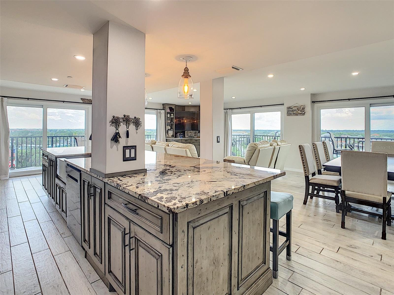 Diamond Head Point Condo - Residential