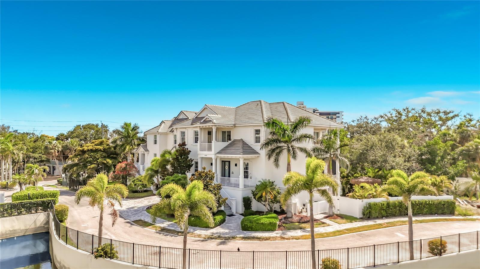CORONAS PARK - Residential