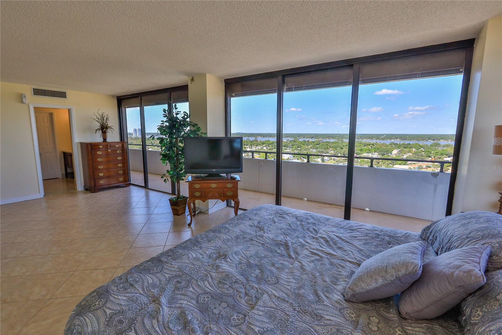 ALIKI FORUM CONDO - Residential