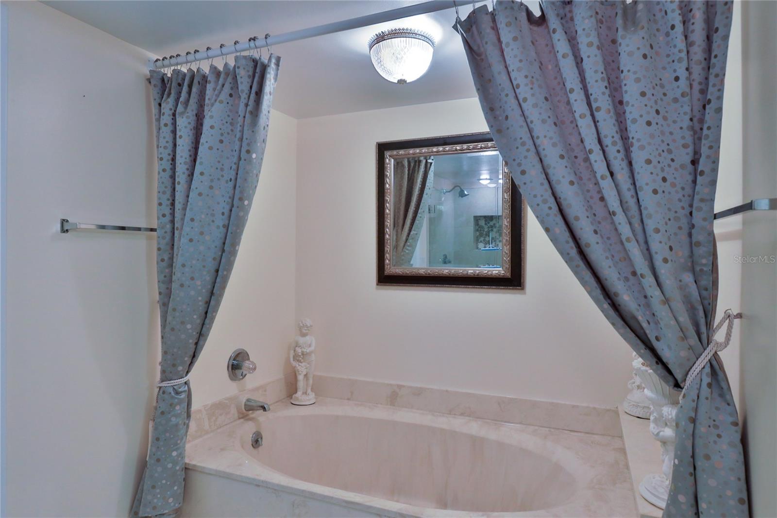 ALIKI FORUM CONDO - Residential